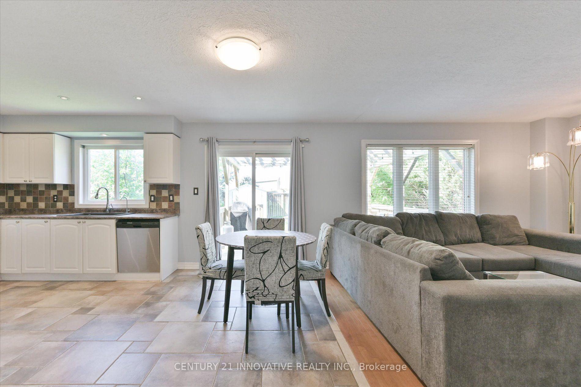 Photo 9 of 28 Empire Drive, Barrie, Innis-Shore — HOMEH