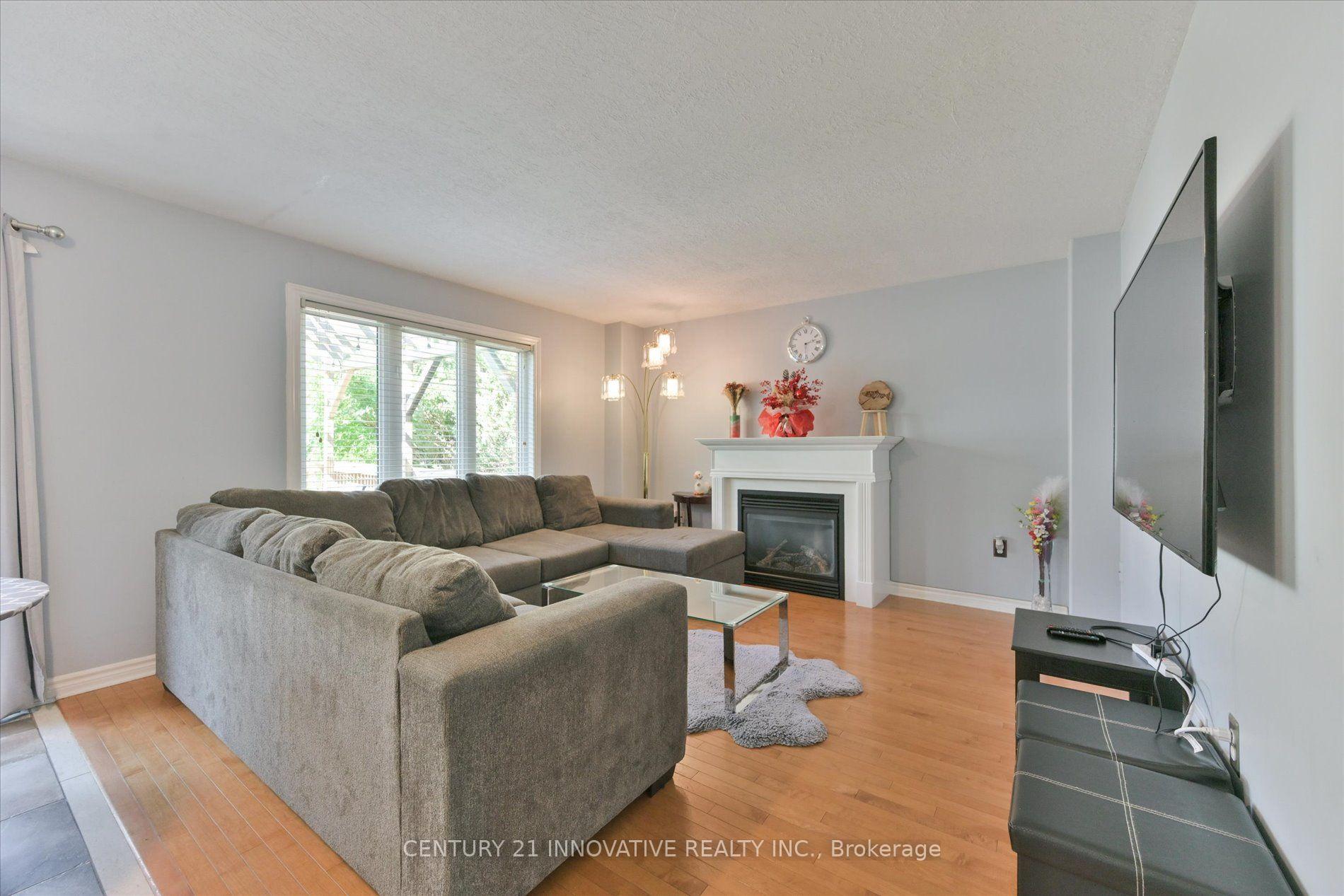 Photo 12 of 28 Empire Drive, Barrie, Innis-Shore — HOMEH
