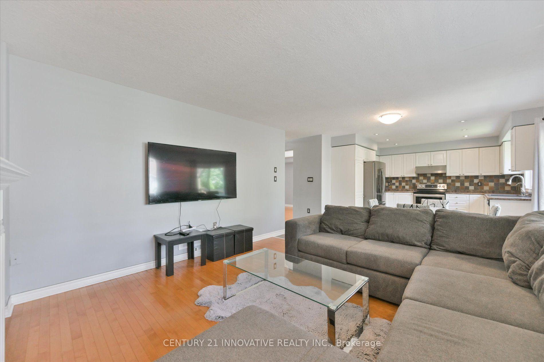Photo 13 of 28 Empire Drive, Barrie, Innis-Shore — HOMEH