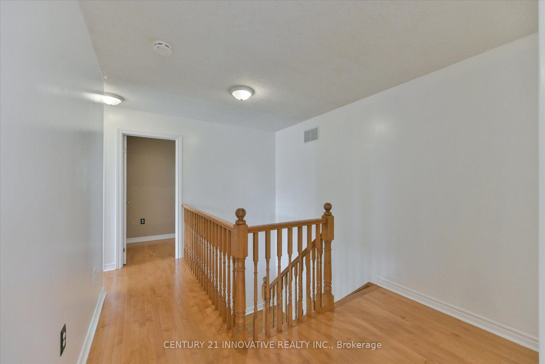 Photo 17 of 28 Empire Drive, Barrie, Innis-Shore — HOMEH