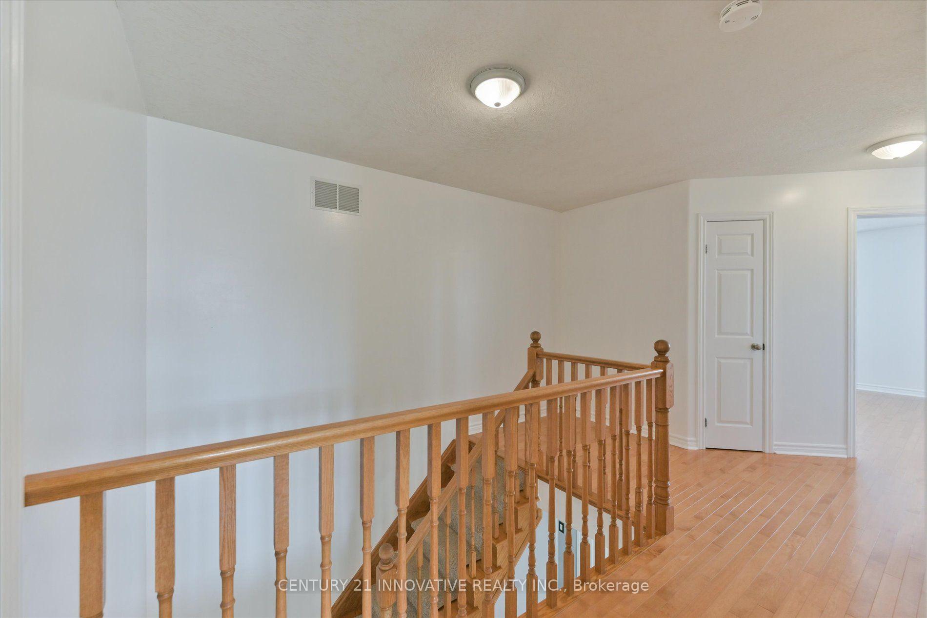 Photo 18 of 28 Empire Drive, Barrie, Innis-Shore — HOMEH