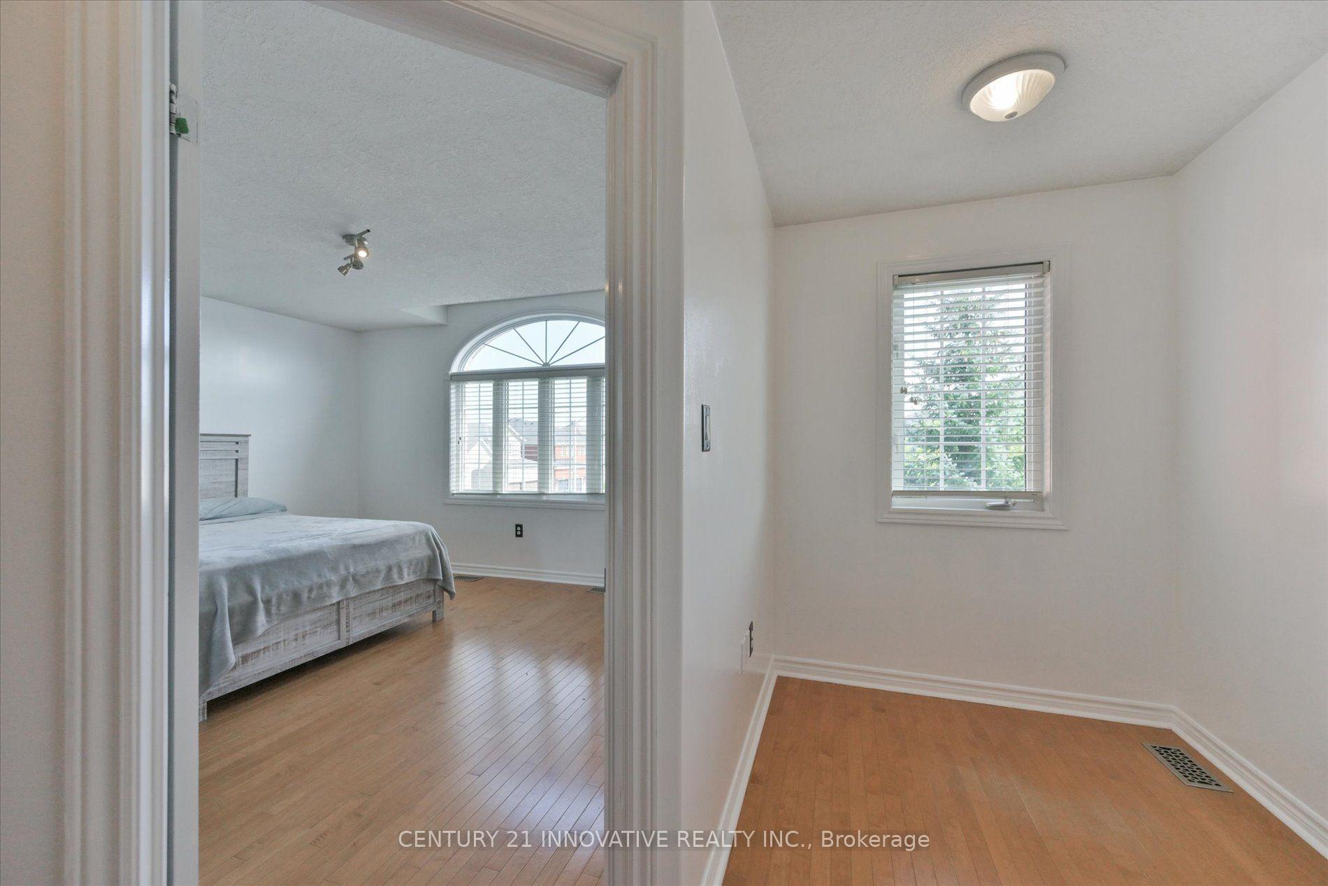 Photo 19 of 28 Empire Drive, Barrie, Innis-Shore — HOMEH