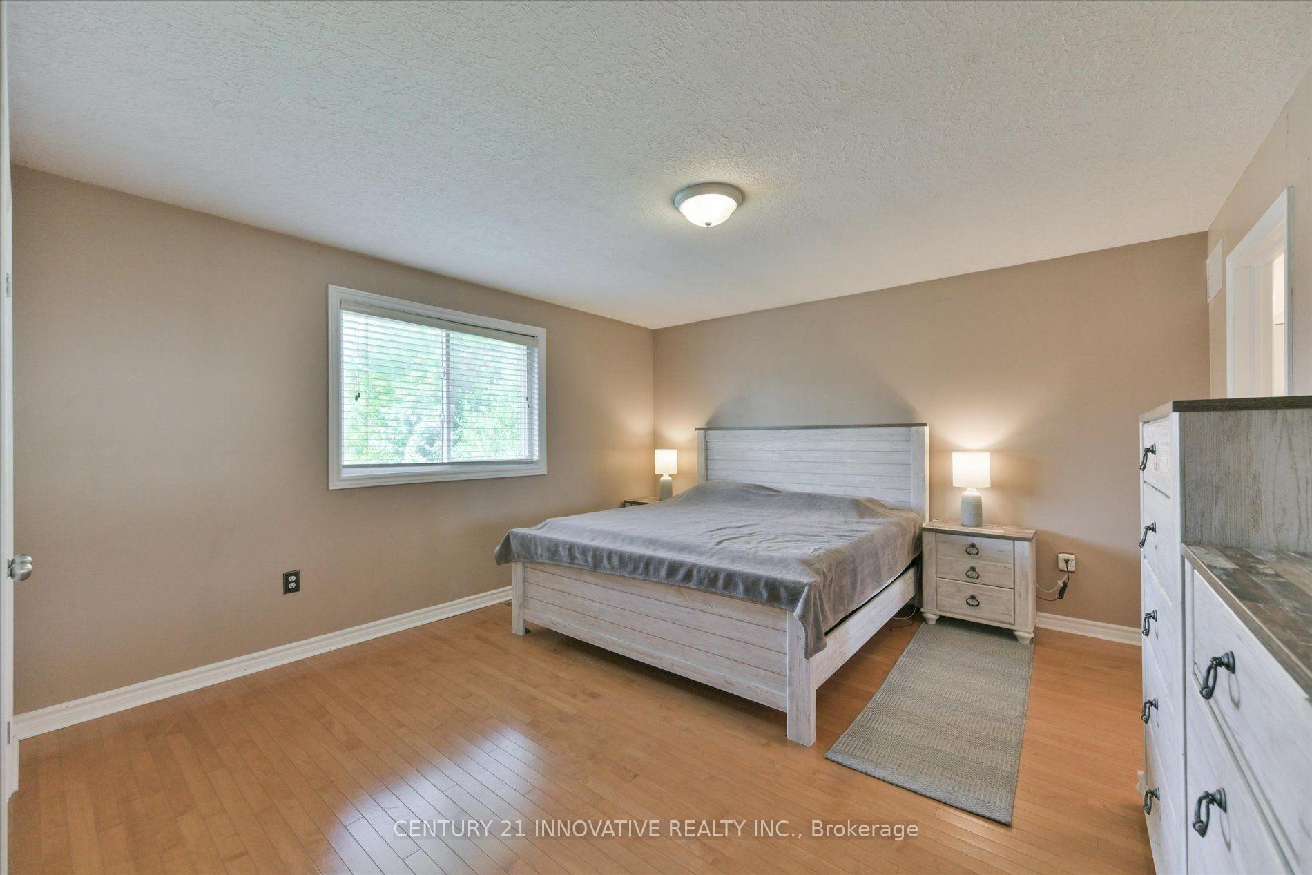 Photo 20 of 28 Empire Drive, Barrie, Innis-Shore — HOMEH