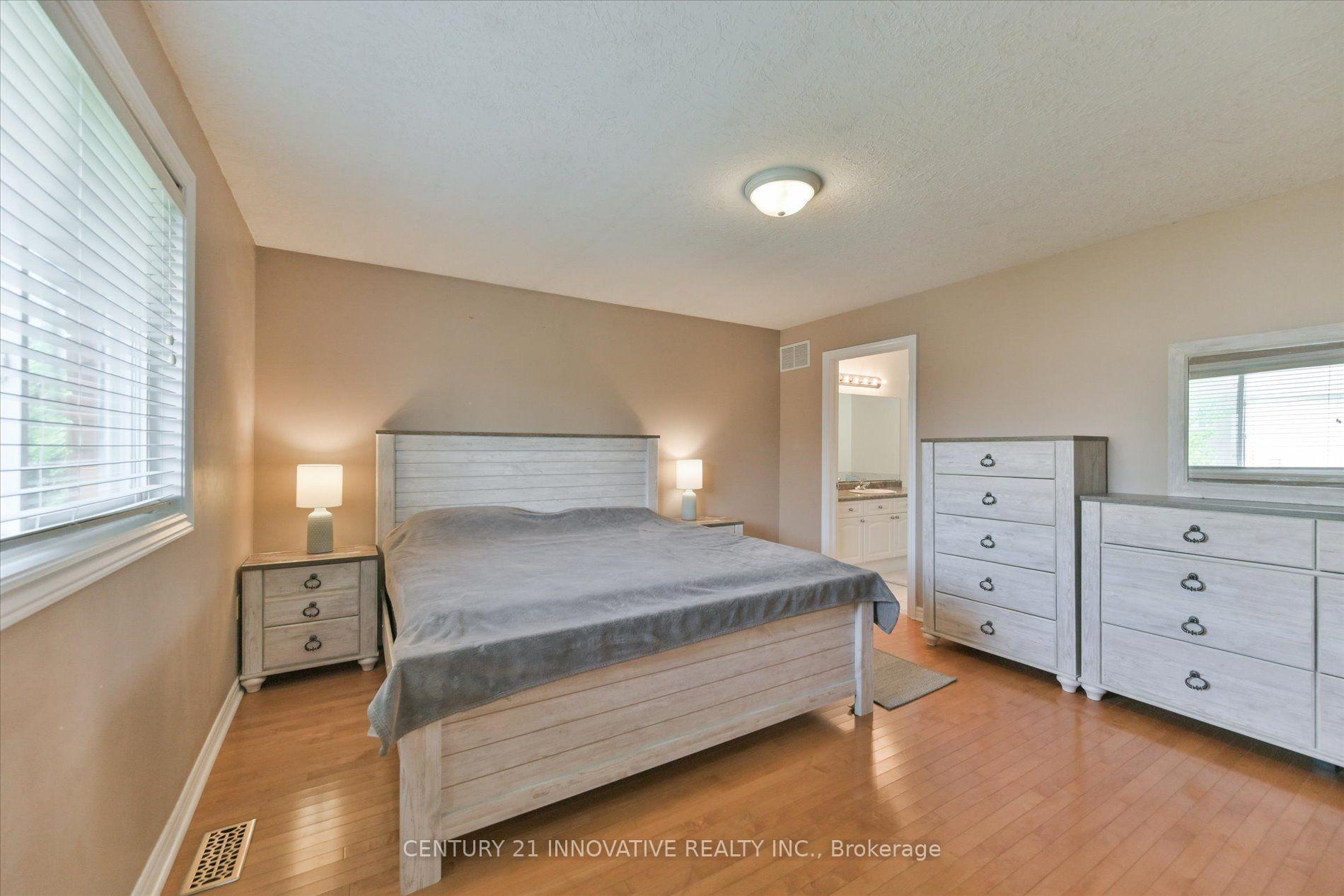 Photo 22 of 28 Empire Drive, Barrie, Innis-Shore — HOMEH