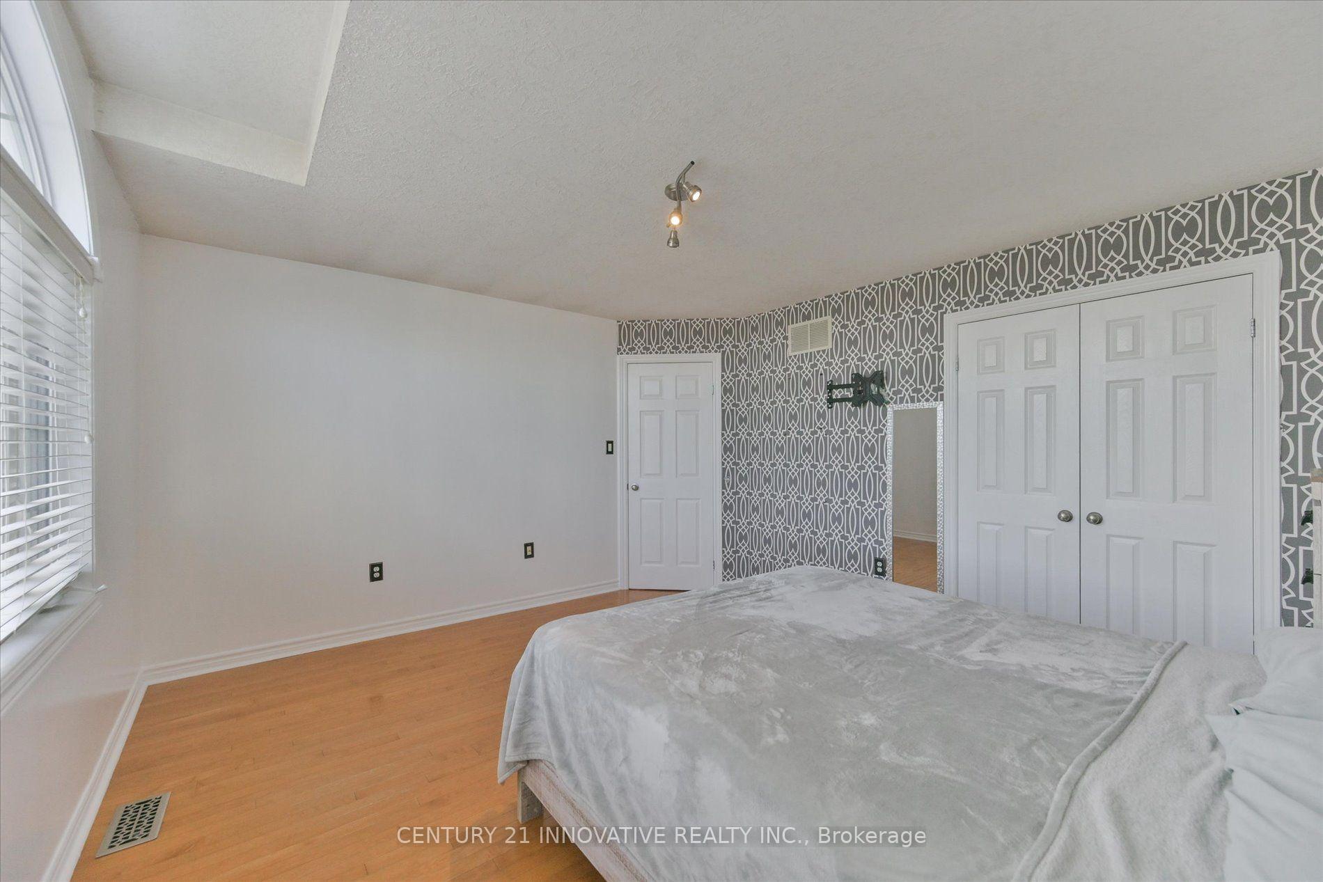 Photo 27 of 28 Empire Drive, Barrie, Innis-Shore — HOMEH