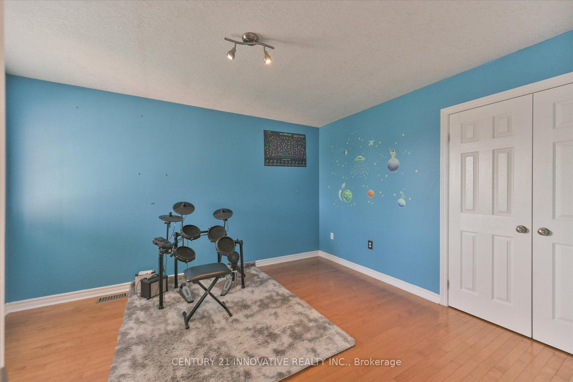 Photo 29 of 28 Empire Drive, Barrie, Innis-Shore — HOMEH