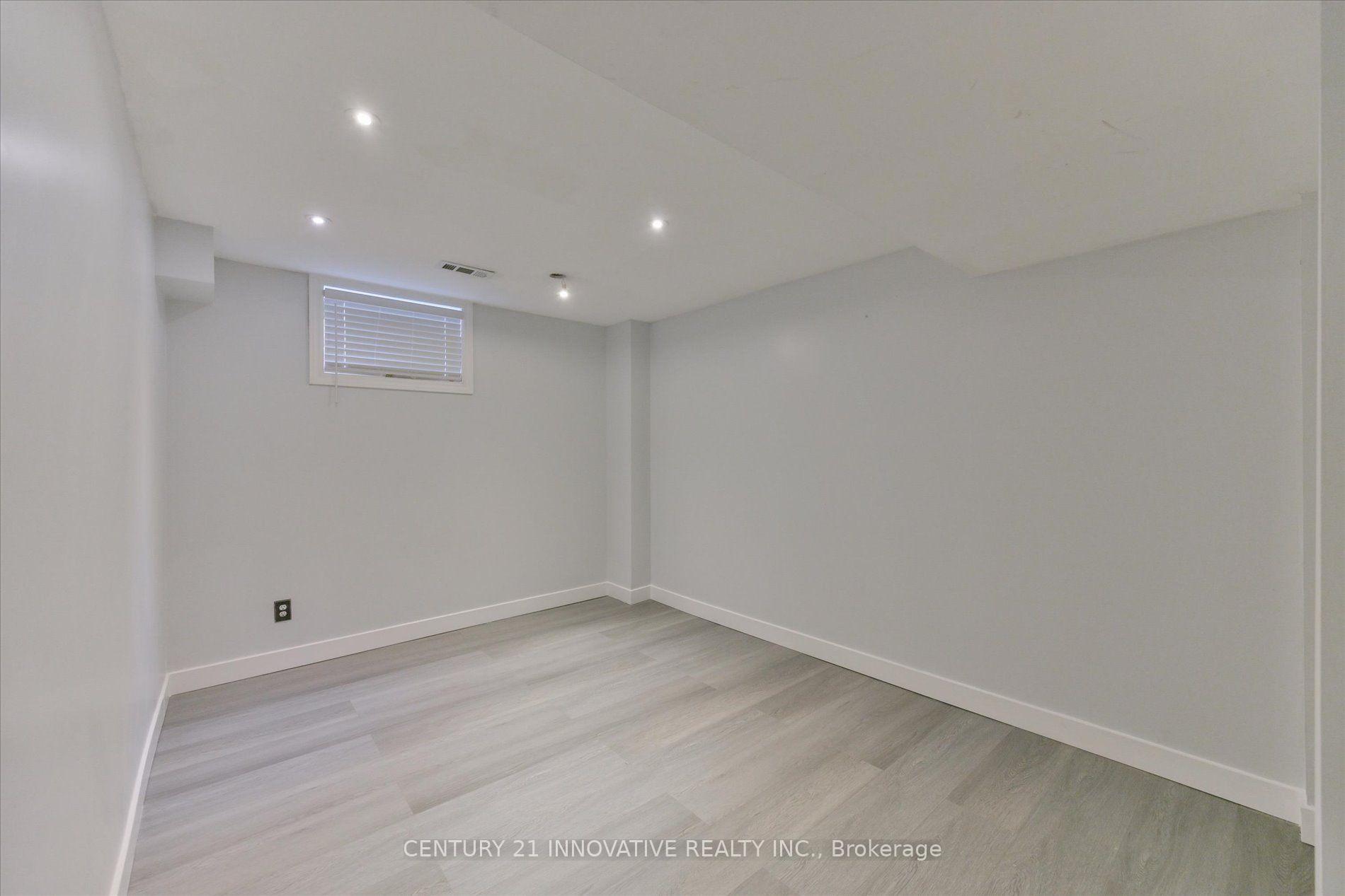 Photo 34 of 28 Empire Drive, Barrie, Innis-Shore — HOMEH