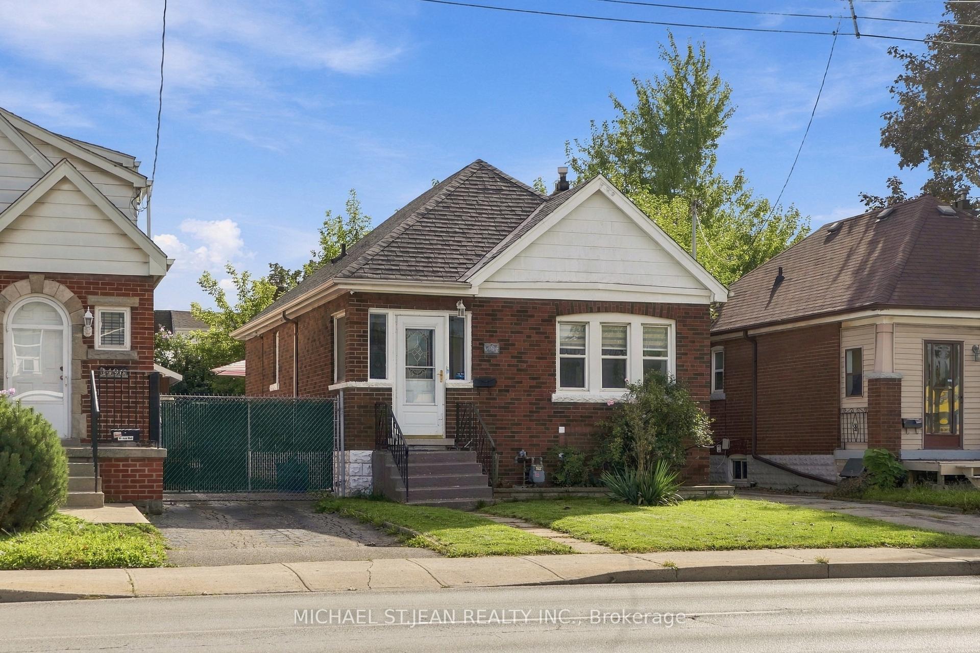 Photo 3 of 1494 Main Street E, Hamilton, Bartonville — HOMEH