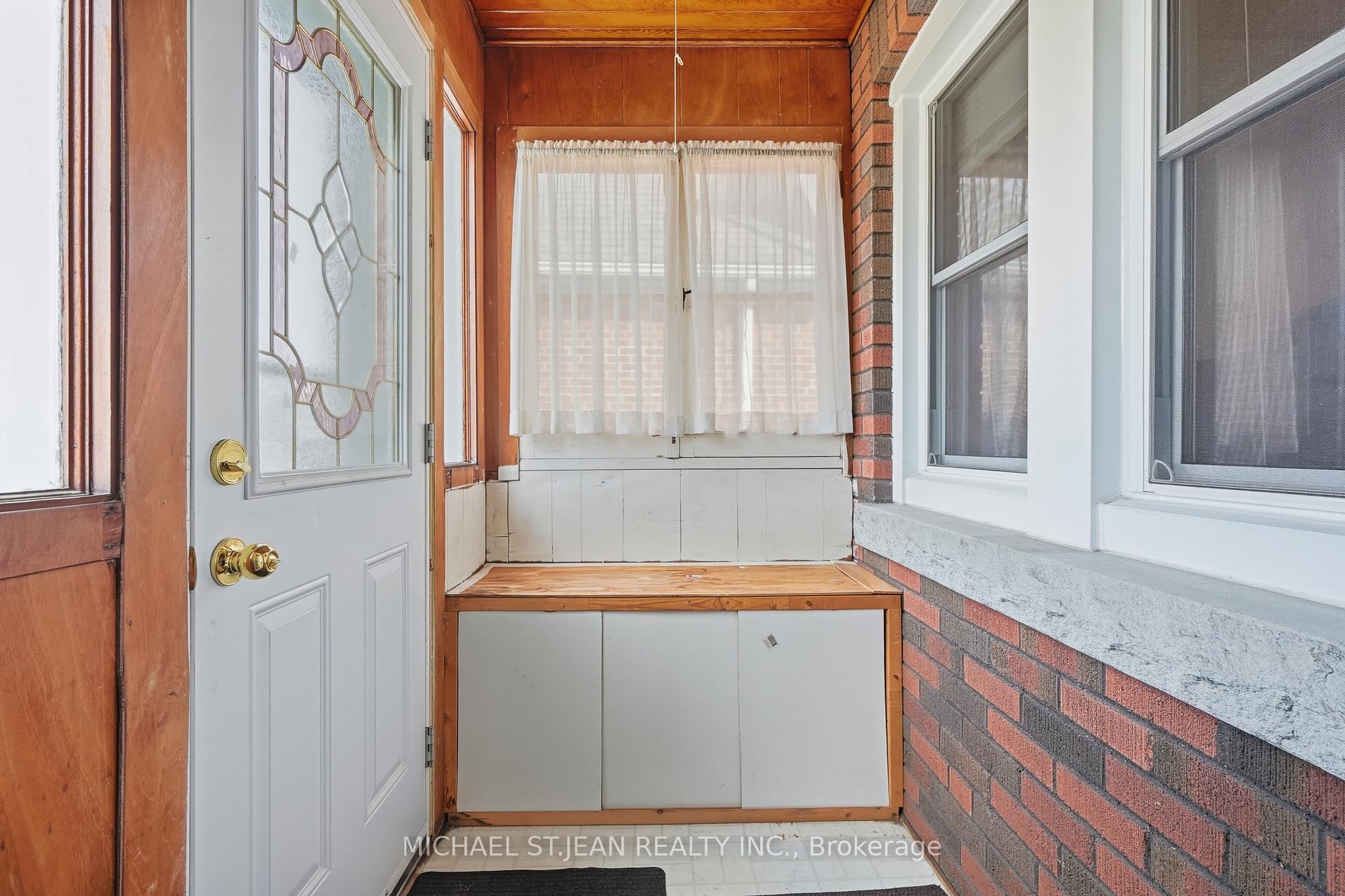 Photo 7 of 1494 Main Street E, Hamilton, Bartonville — HOMEH