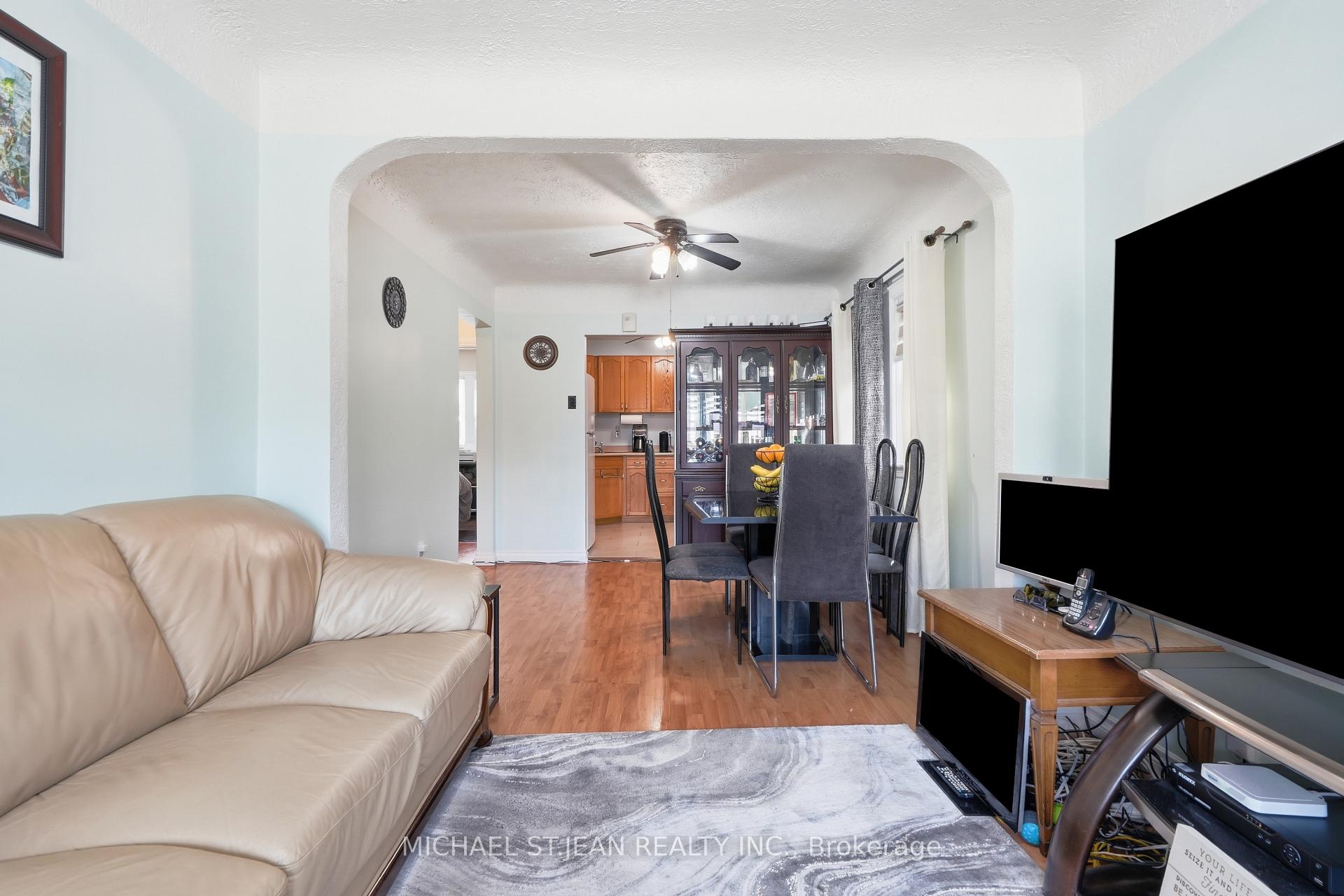Photo 11 of 1494 Main Street E, Hamilton, Bartonville — HOMEH