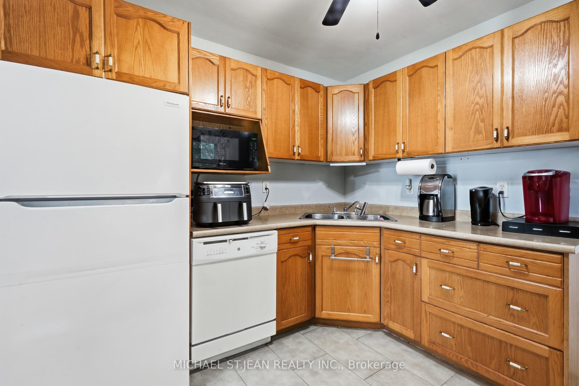 Photo 14 of 1494 Main Street E, Hamilton, Bartonville — HOMEH
