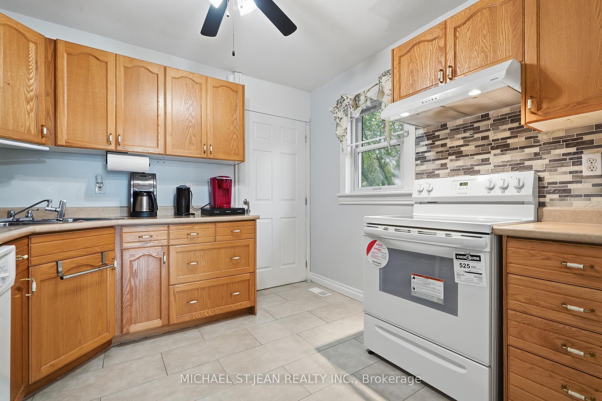 Photo 15 of 1494 Main Street E, Hamilton, Bartonville — HOMEH