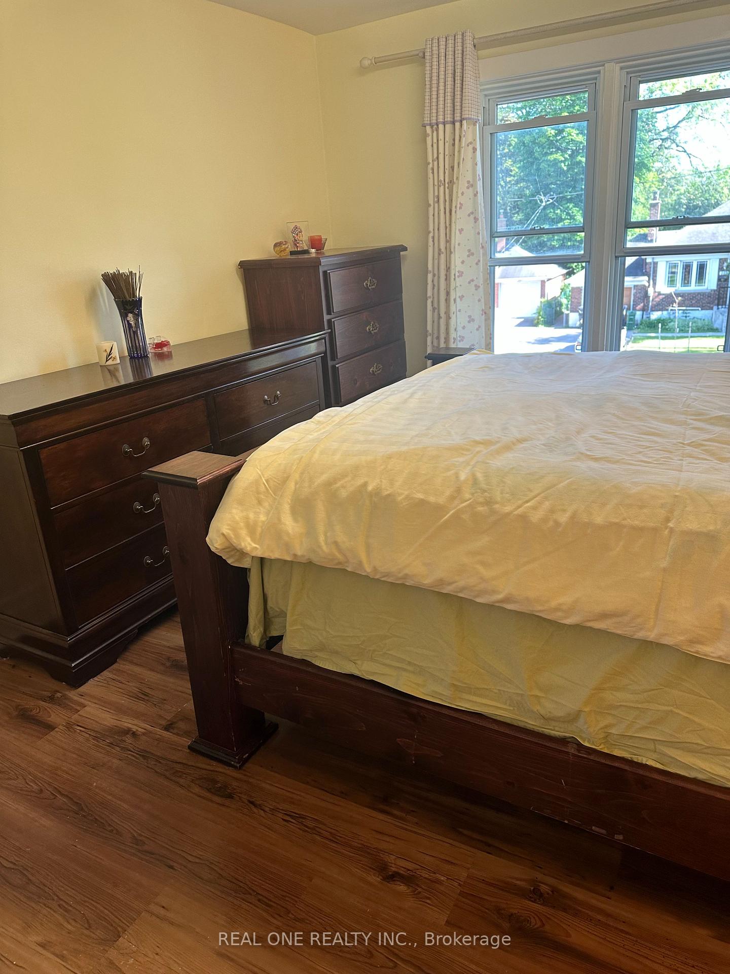 Photo 9 of 116 Pemberton Avenue, North York, Newtonbrook East — HOMEH