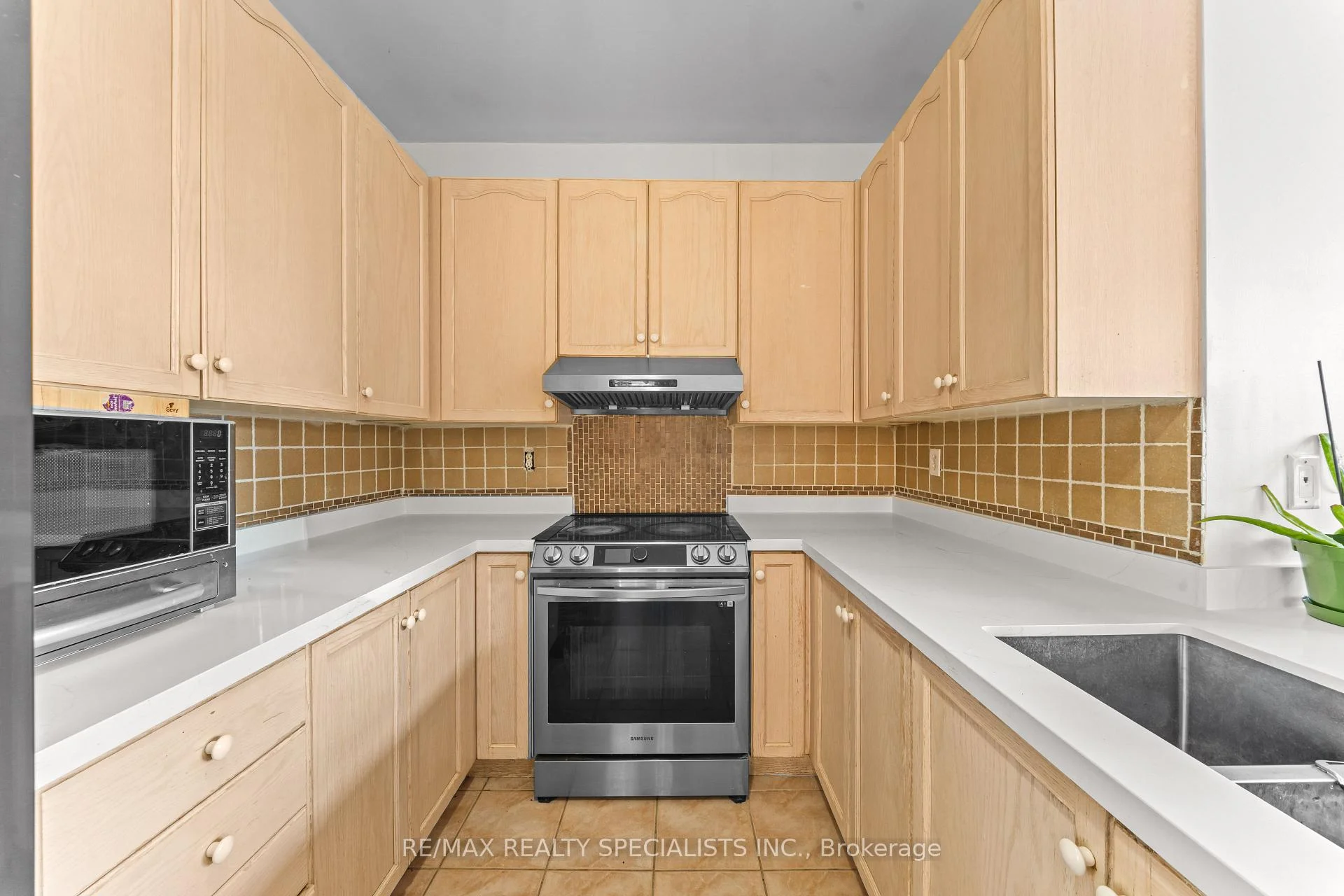 Photo 16 of 60 Kanashiro Street, Brampton, Bram East — HOMEH