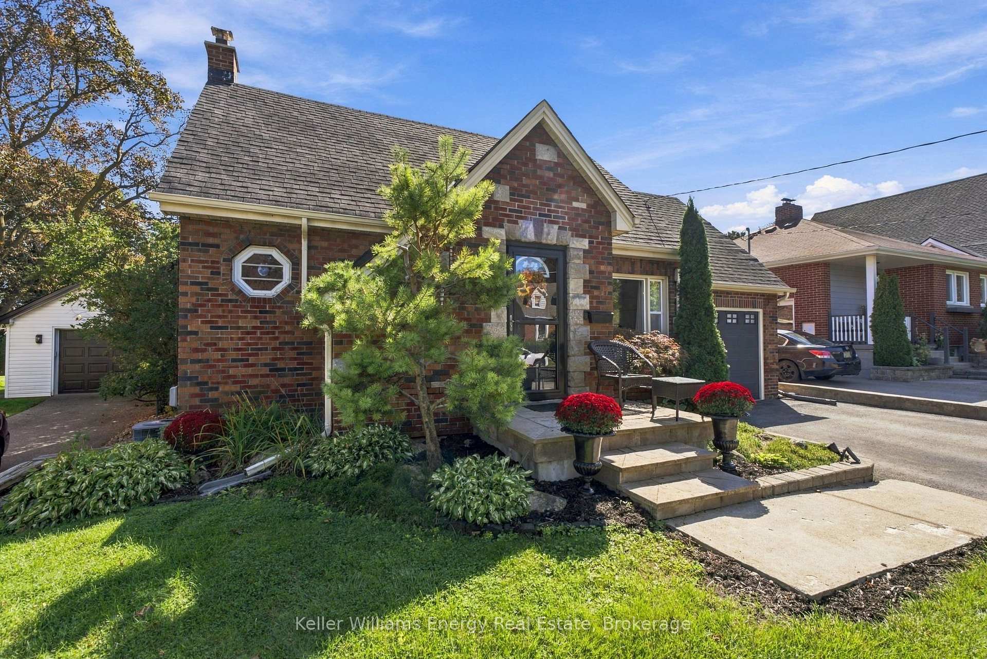 Photo 3 of 107 Sutherland Avenue, Oshawa, O'Neill — HOMEH