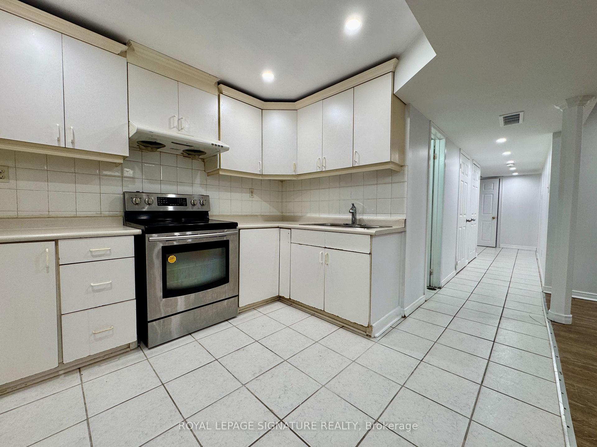 Photo 5 of Unit Bsmt, 7 Timbers Circle, Markham, Milliken Mills East — HOMEH