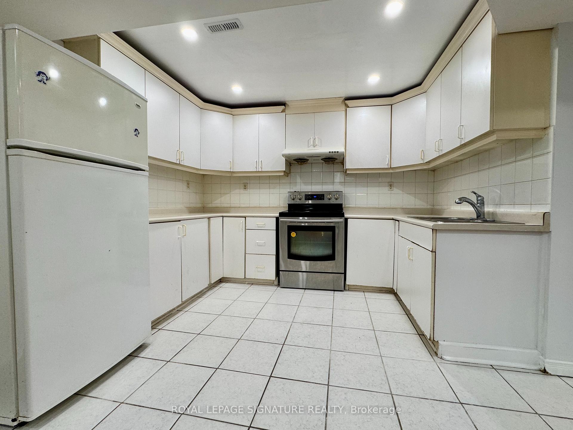 Photo 6 of Unit Bsmt, 7 Timbers Circle, Markham, Milliken Mills East — HOMEH