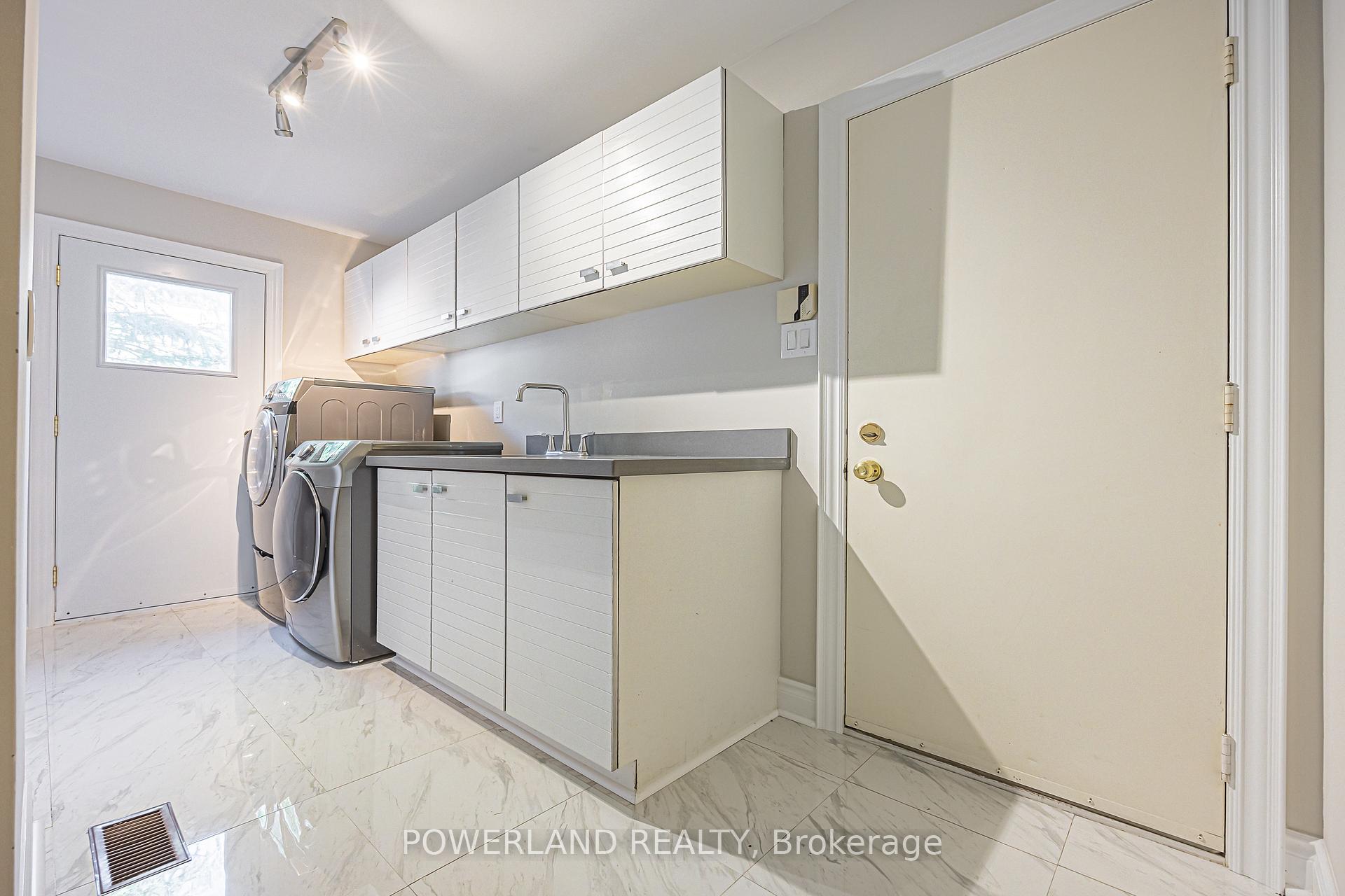 Photo 24 of 61 Addington Square, Markham, Unionville — HOMEH