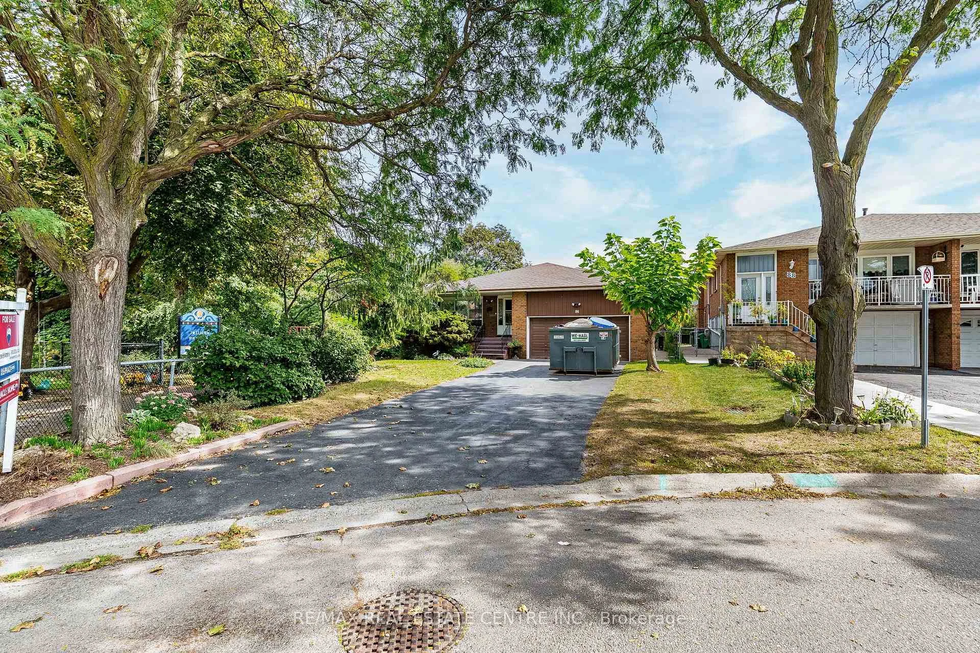 Photo 4 of 86 Jade Crescent, Brampton, Northgate — HOMEH