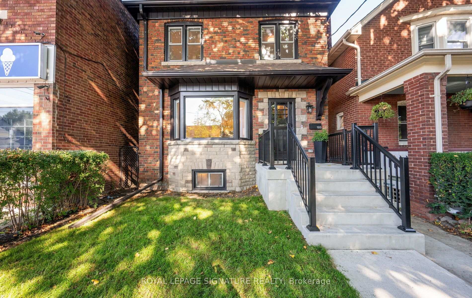 Photo 3 of 193 Sixth Street, Etobicoke, New Toronto — HOMEH