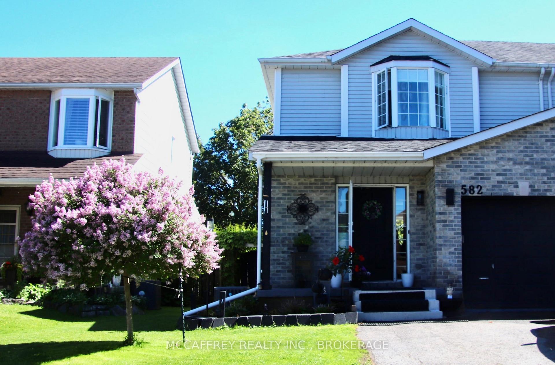 Photo 2 of 582 Barnsley Crescent, Kingston, City SouthWest — HOMEH