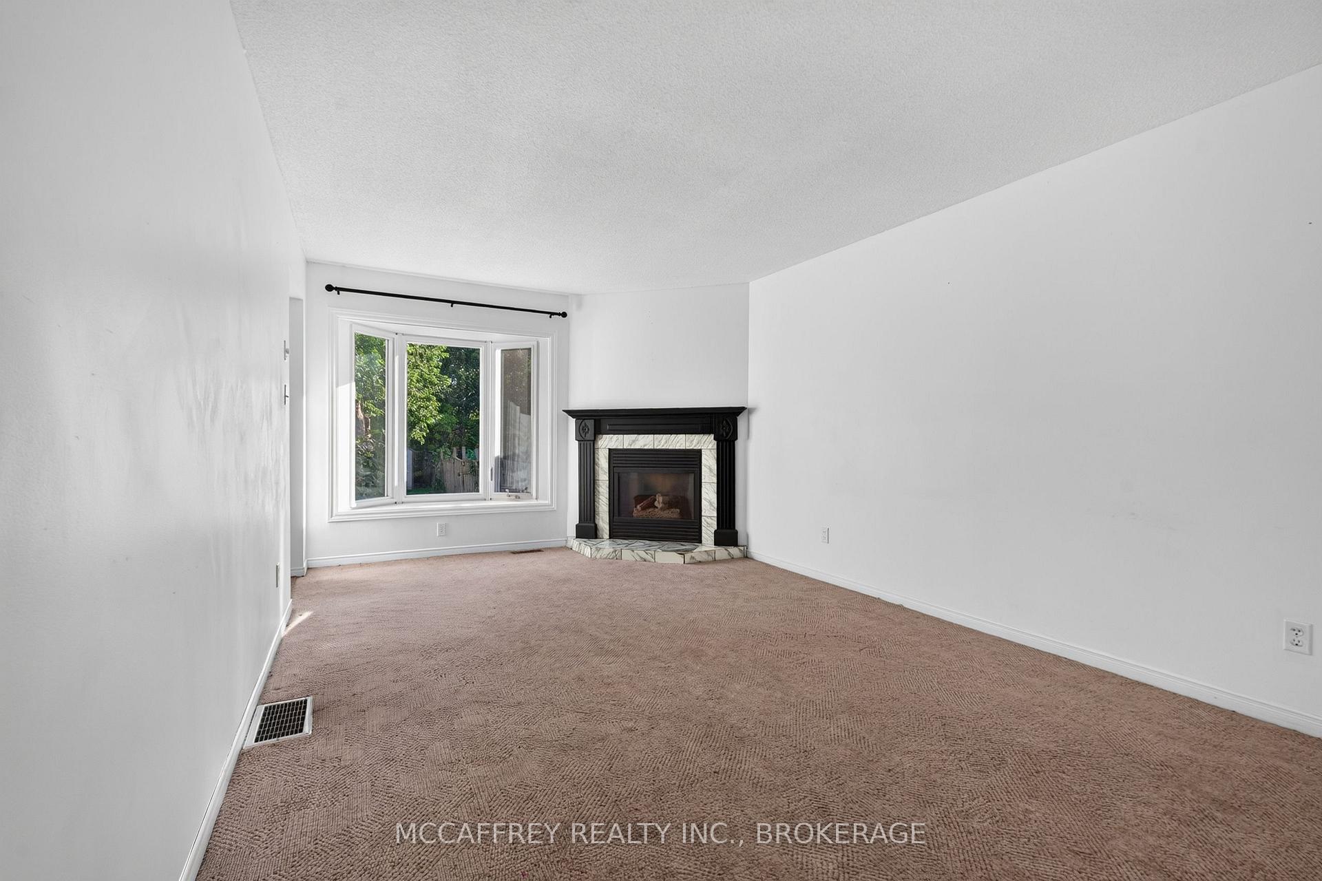 Photo 7 of 582 Barnsley Crescent, Kingston, City SouthWest — HOMEH
