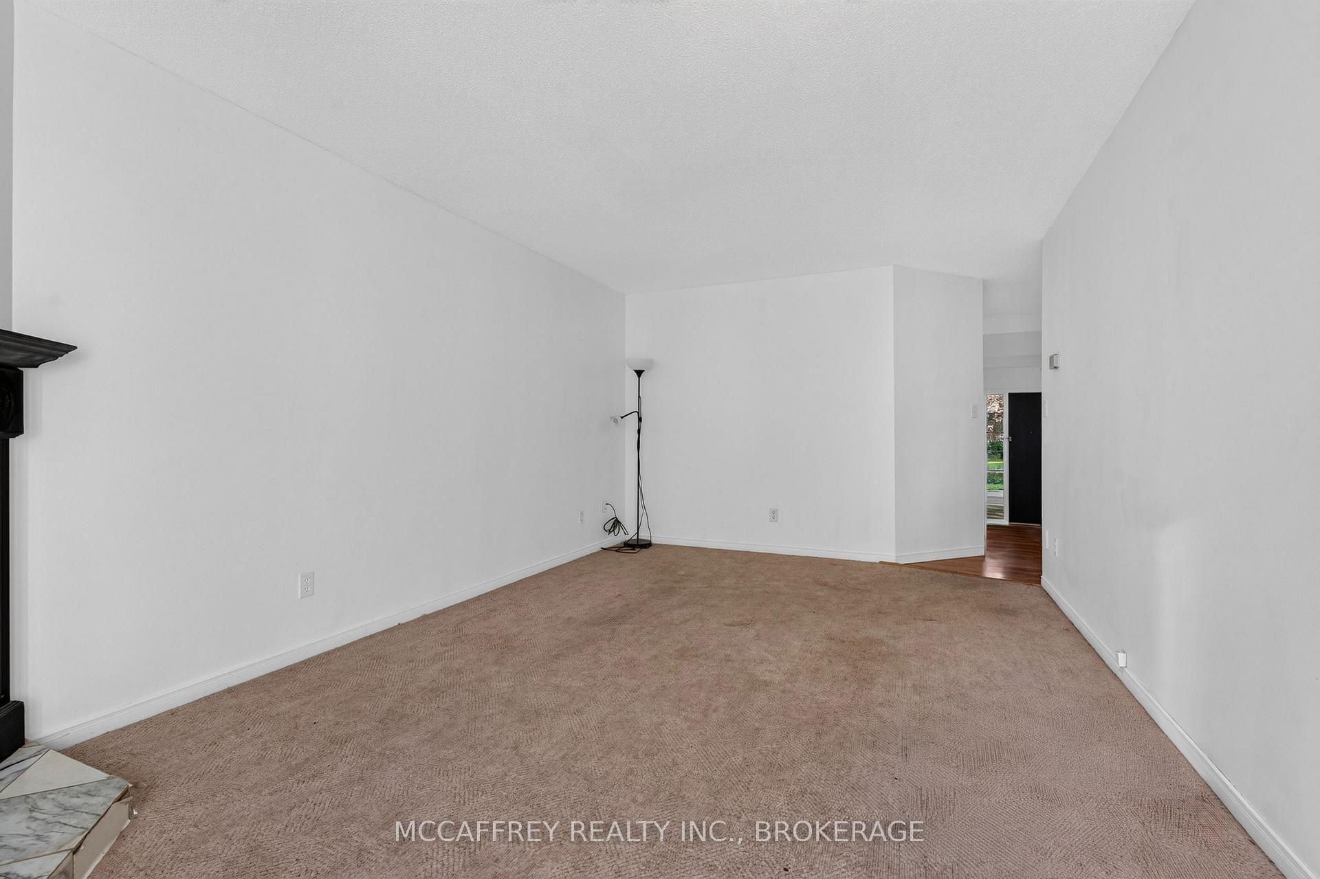 Photo 9 of 582 Barnsley Crescent, Kingston, City SouthWest — HOMEH