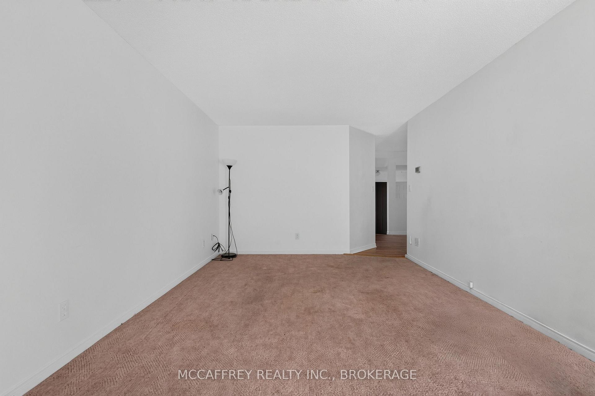 Photo 10 of 582 Barnsley Crescent, Kingston, City SouthWest — HOMEH