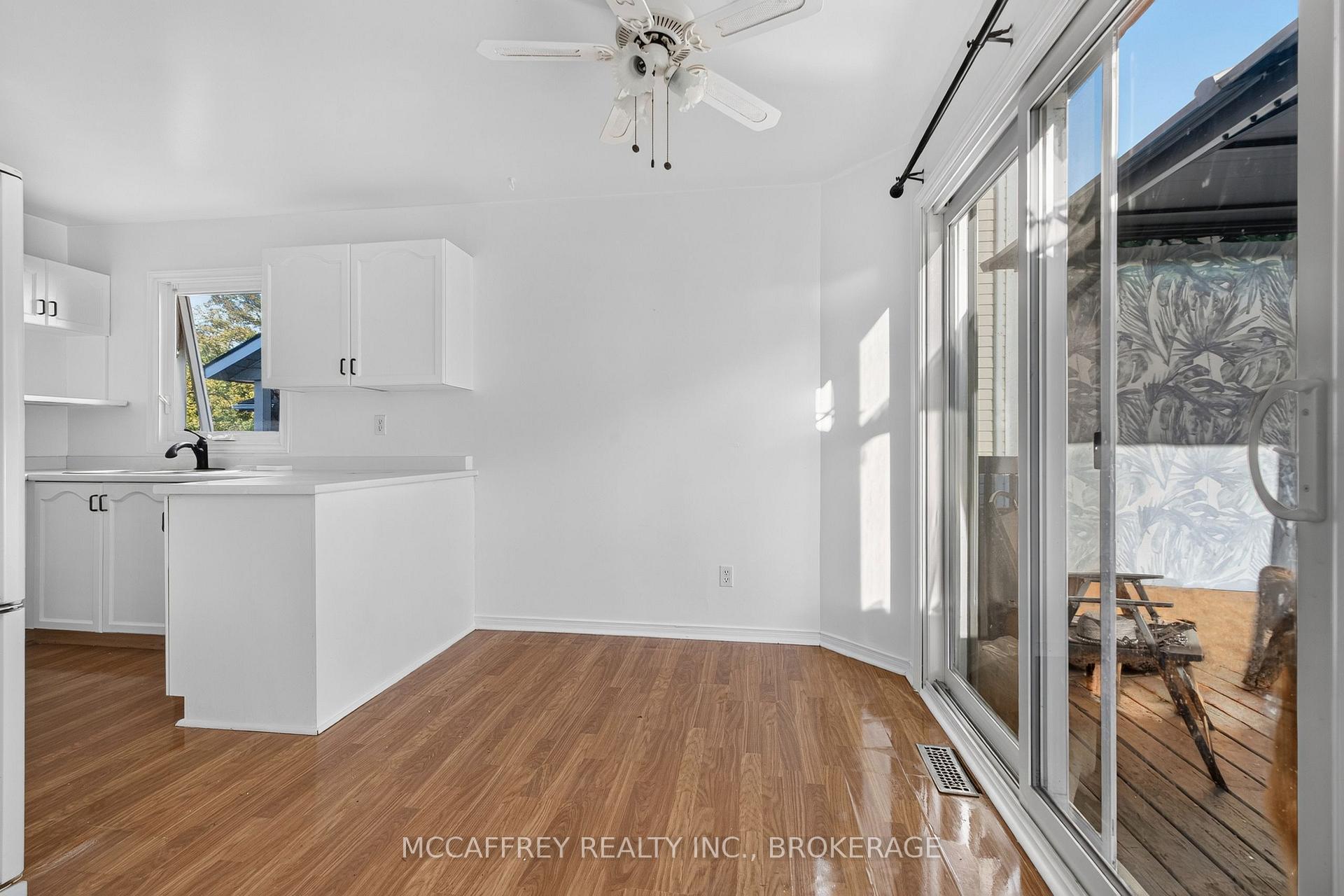 Photo 11 of 582 Barnsley Crescent, Kingston, City SouthWest — HOMEH