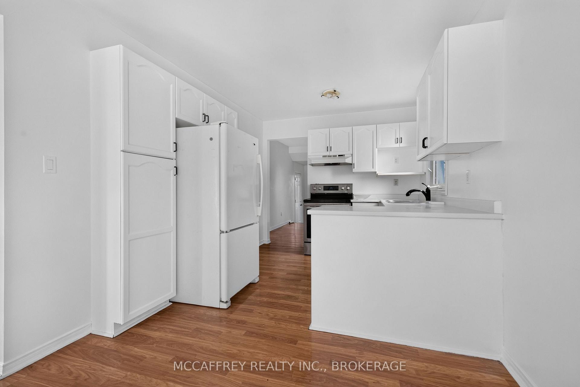 Photo 12 of 582 Barnsley Crescent, Kingston, City SouthWest — HOMEH
