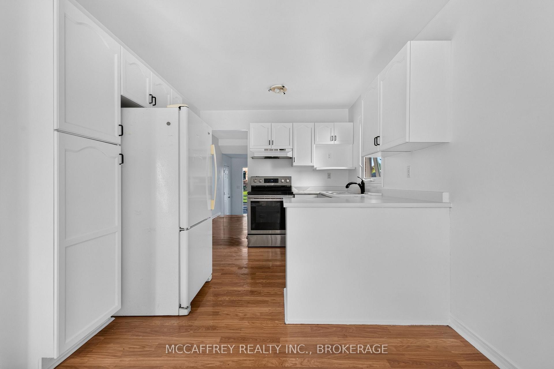 Photo 13 of 582 Barnsley Crescent, Kingston, City SouthWest — HOMEH