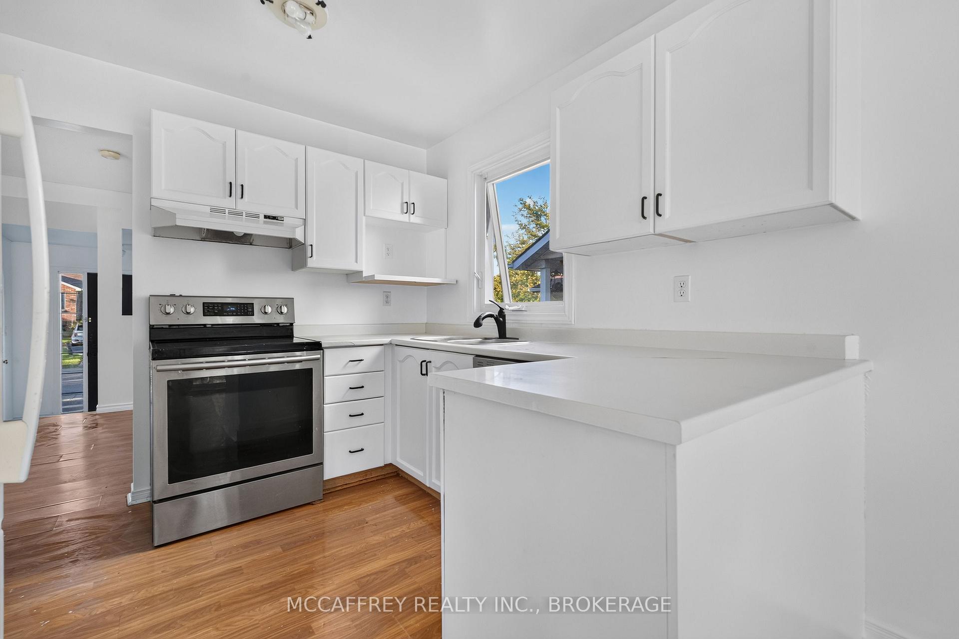 Photo 14 of 582 Barnsley Crescent, Kingston, City SouthWest — HOMEH