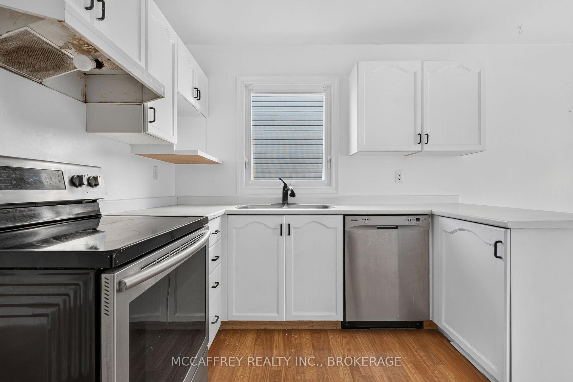 Photo 15 of 582 Barnsley Crescent, Kingston, City SouthWest — HOMEH