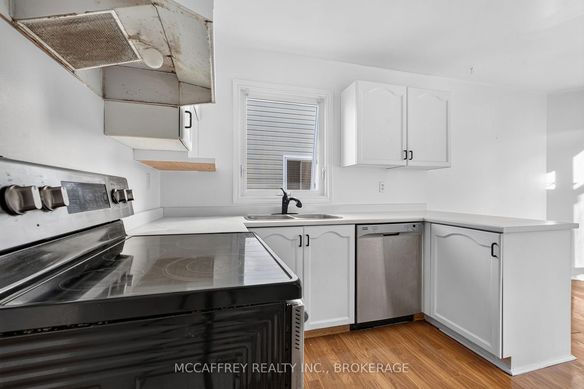 Photo 16 of 582 Barnsley Crescent, Kingston, City SouthWest — HOMEH