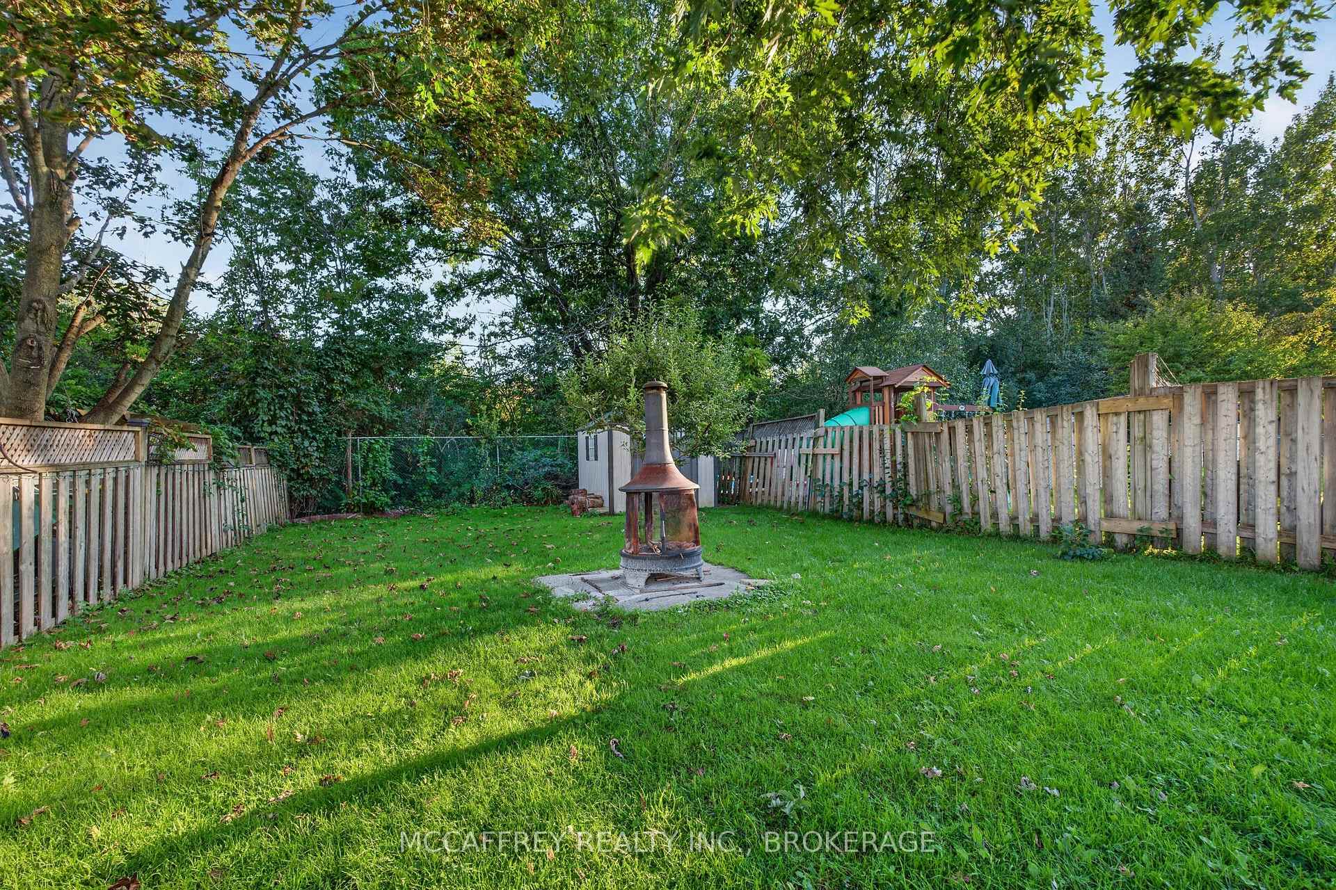Photo 32 of 582 Barnsley Crescent, Kingston, City SouthWest — HOMEH