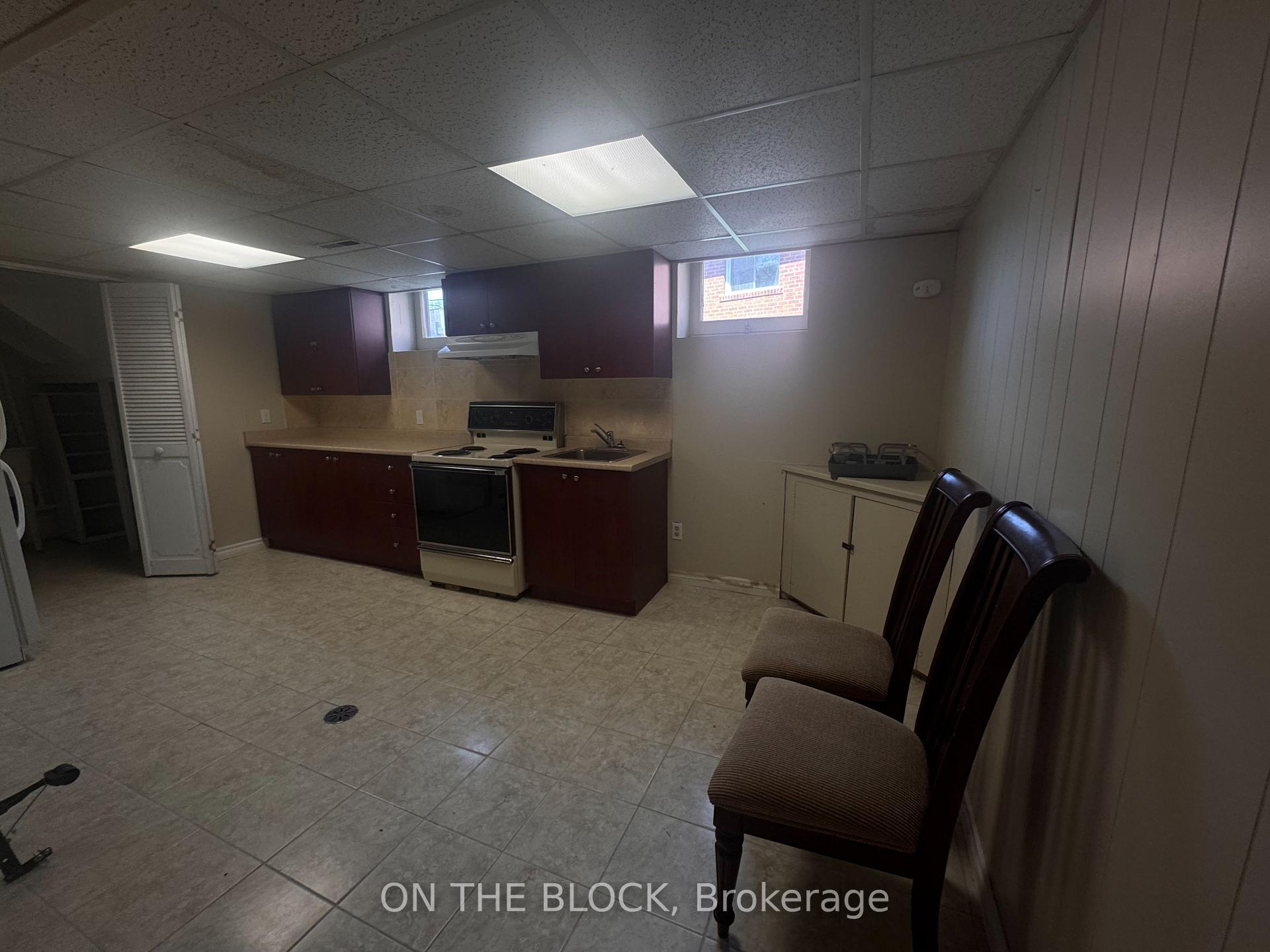Photo 9 of 33 Harrington Crescent, North York, Bayview Woods-Steeles — HOMEH