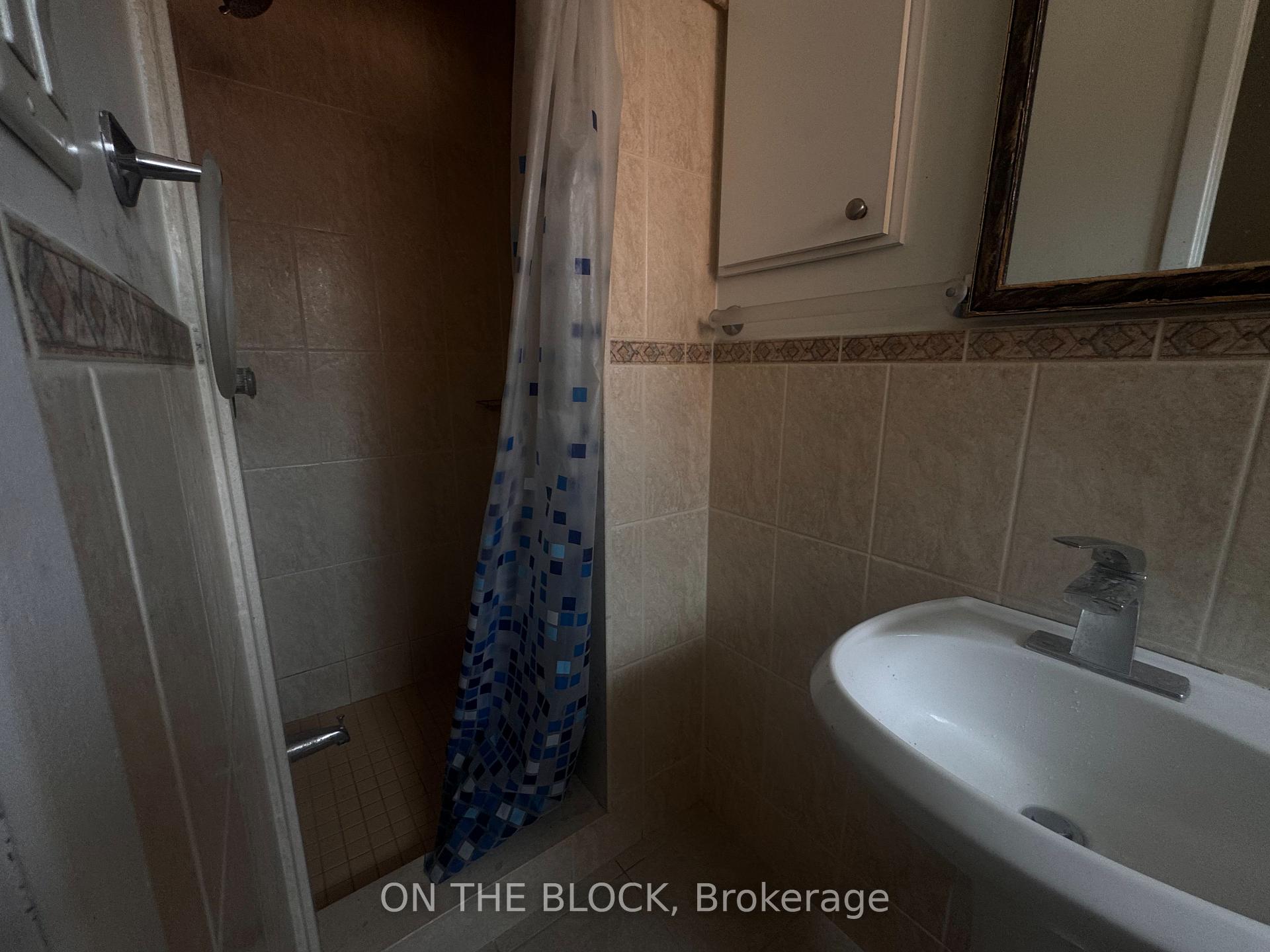 Photo 12 of 33 Harrington Crescent, North York, Bayview Woods-Steeles — HOMEH