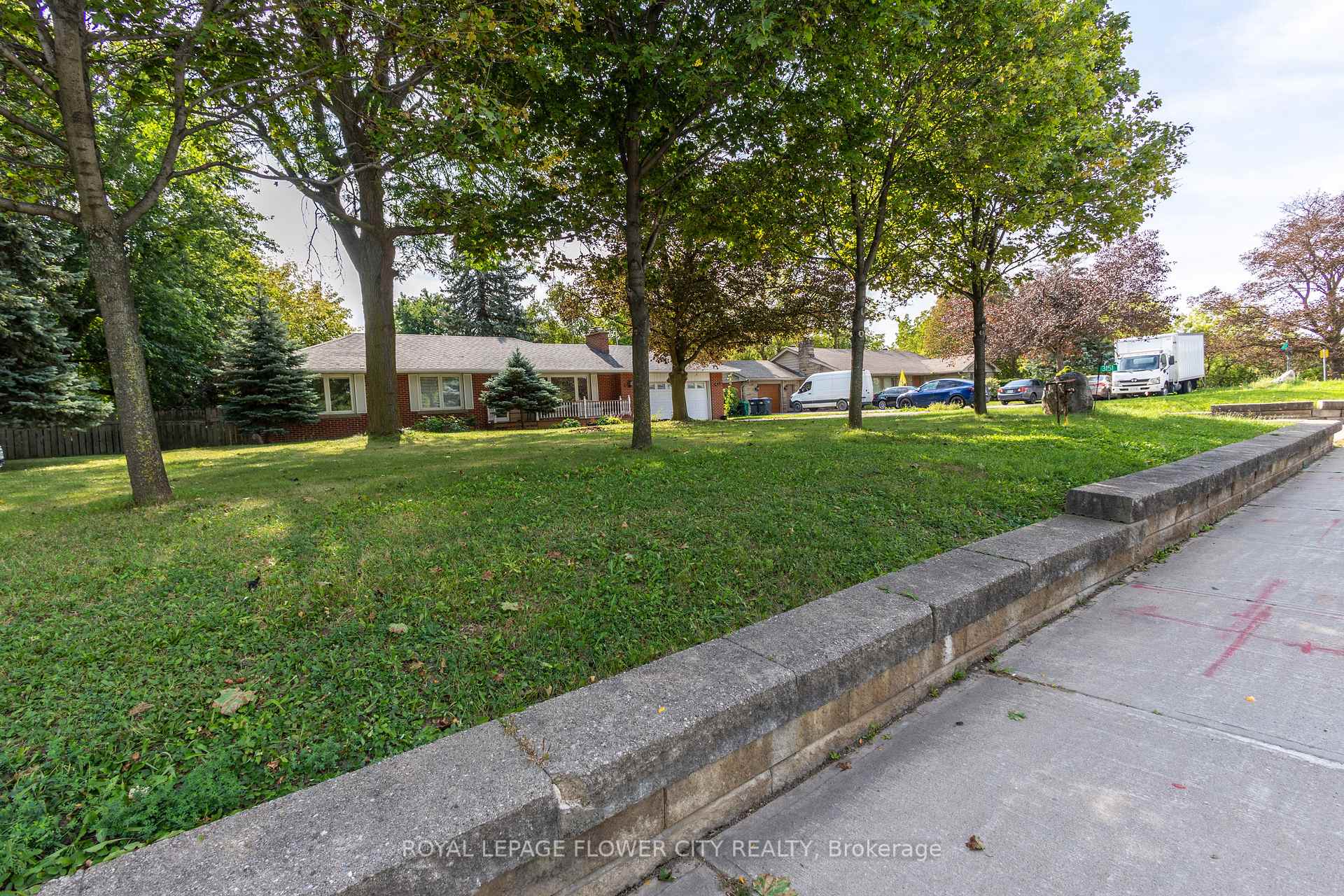 Photo 3 of 3151 Mayfield Road, Brampton, Snelgrove — HOMEH
