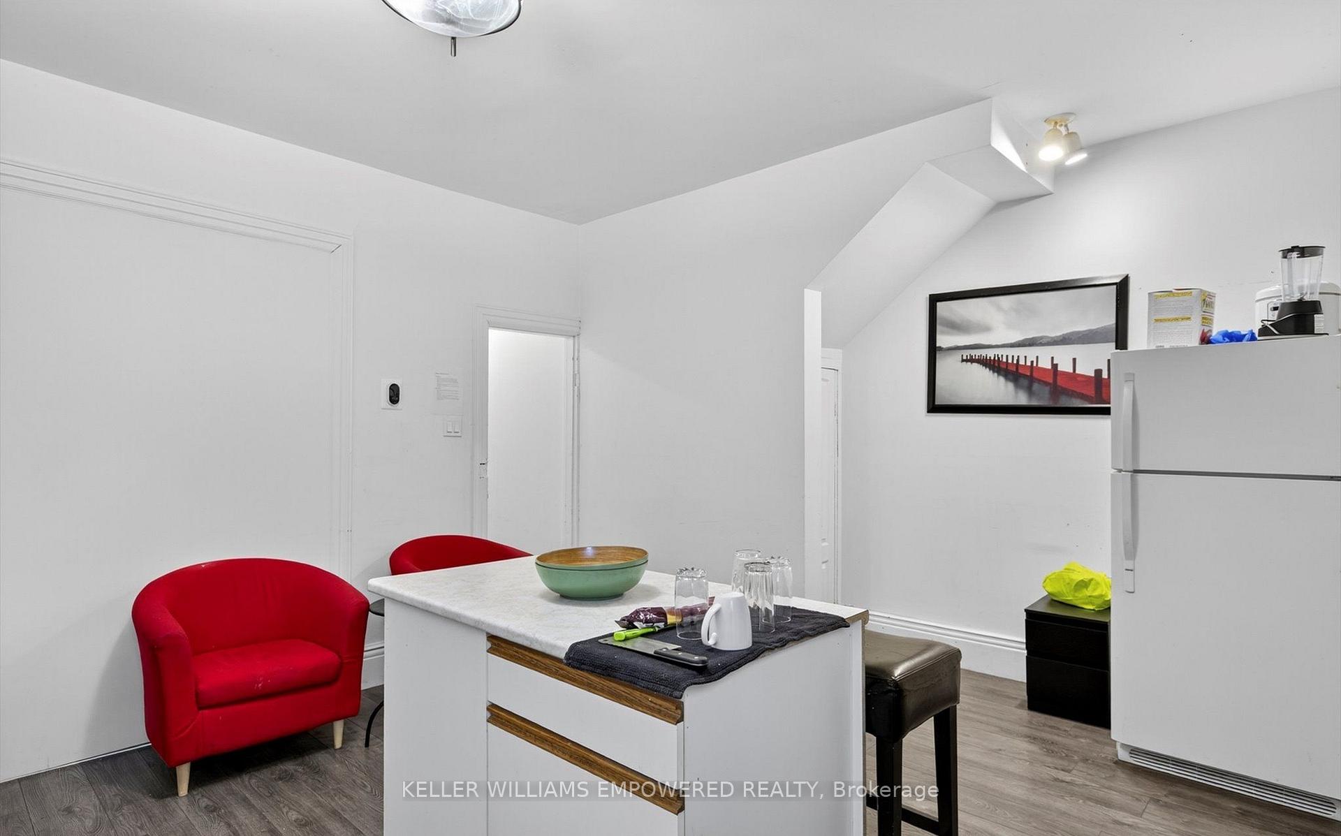 Photo 12 of 271 Thomas Street, Peterborough, Town Ward 3 — HOMEH