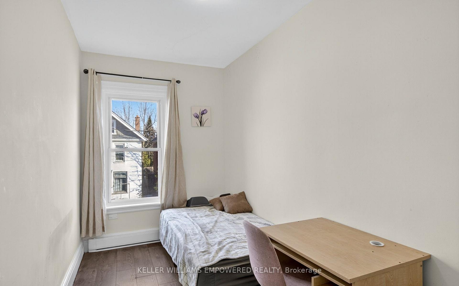 Photo 23 of 271 Thomas Street, Peterborough, Town Ward 3 — HOMEH