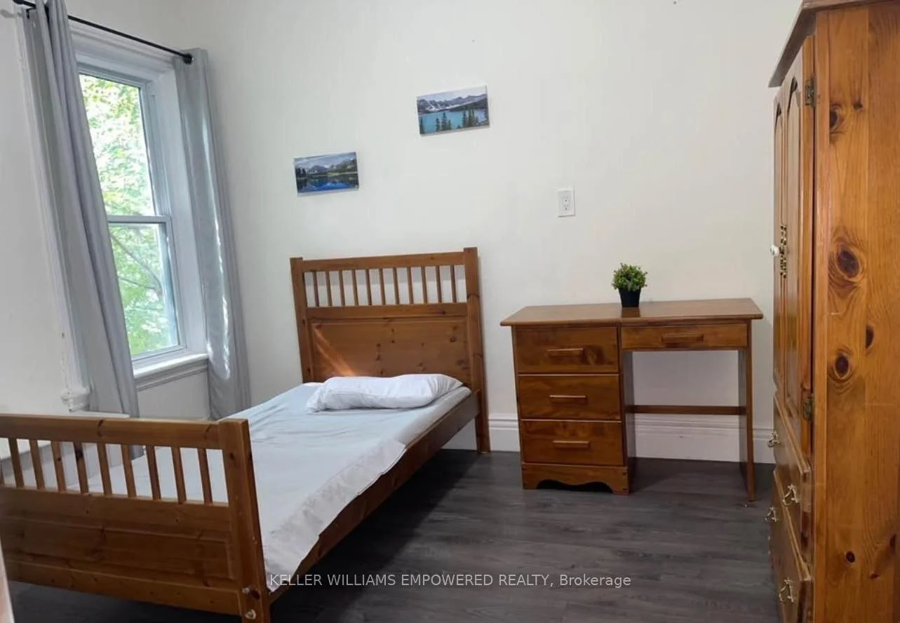 Photo 21 of 271 Thomas Street, Peterborough, Town Ward 3 — HOMEH
