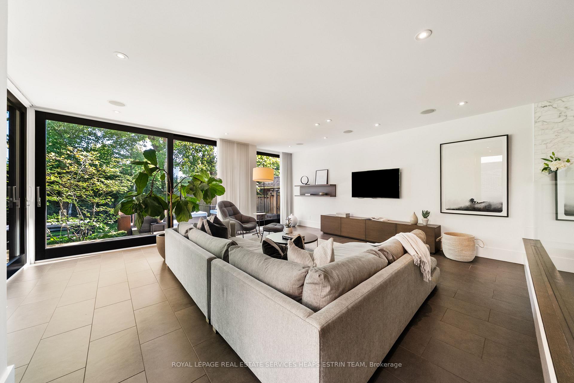 Photo 14 of 85 Douglas Drive, Toronto, Rosedale-Moore Park — HOMEH