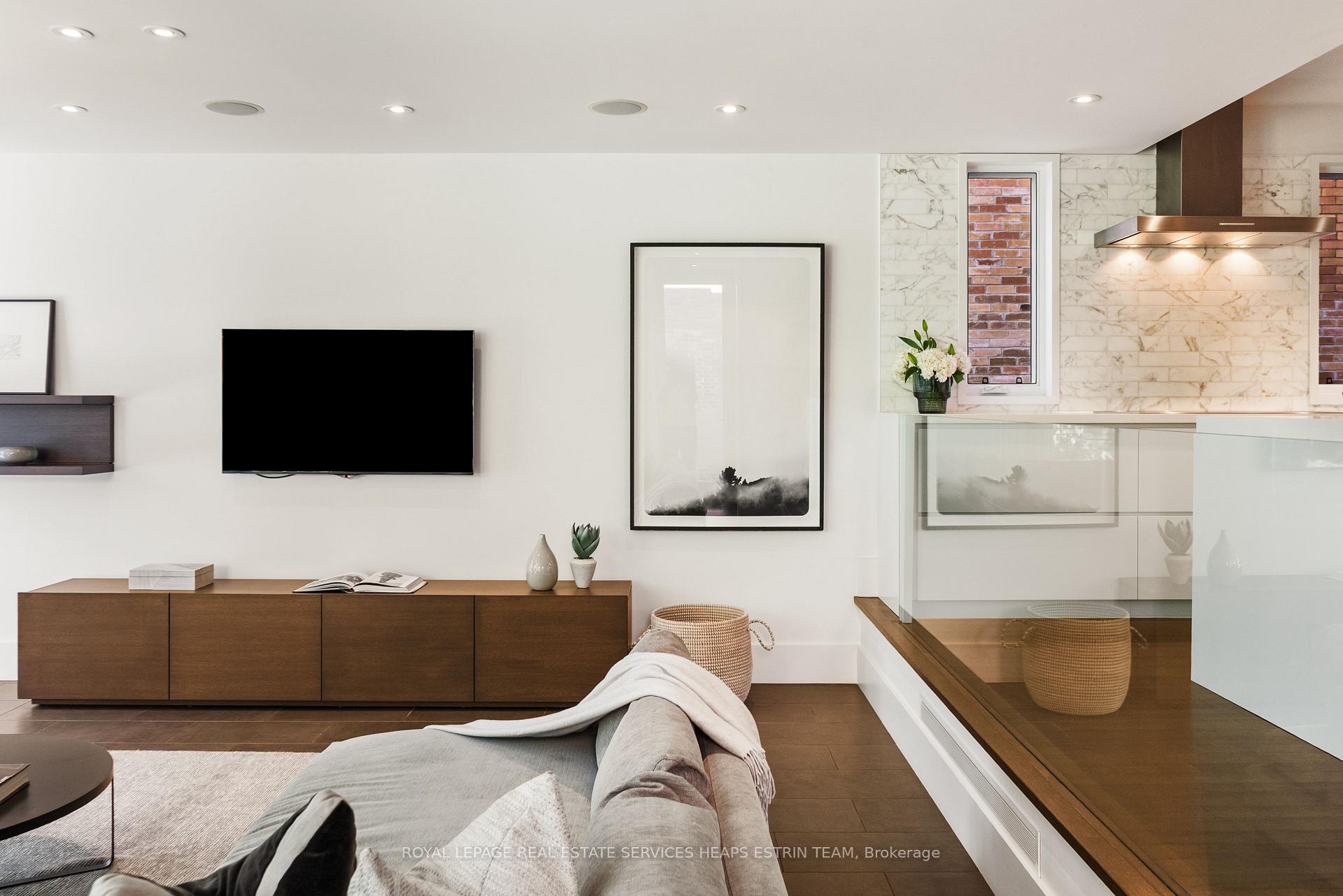 Photo 15 of 85 Douglas Drive, Toronto, Rosedale-Moore Park — HOMEH