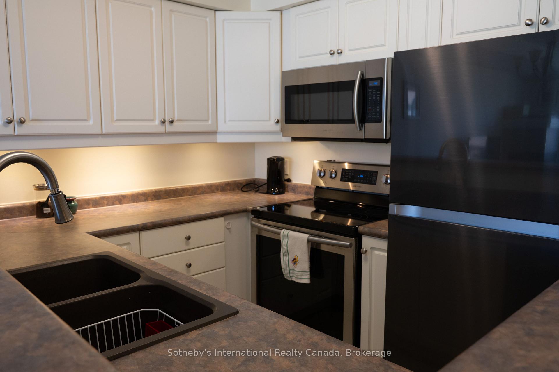 Photo 9 of 465 Mariners Way, Collingwood — HOMEH
