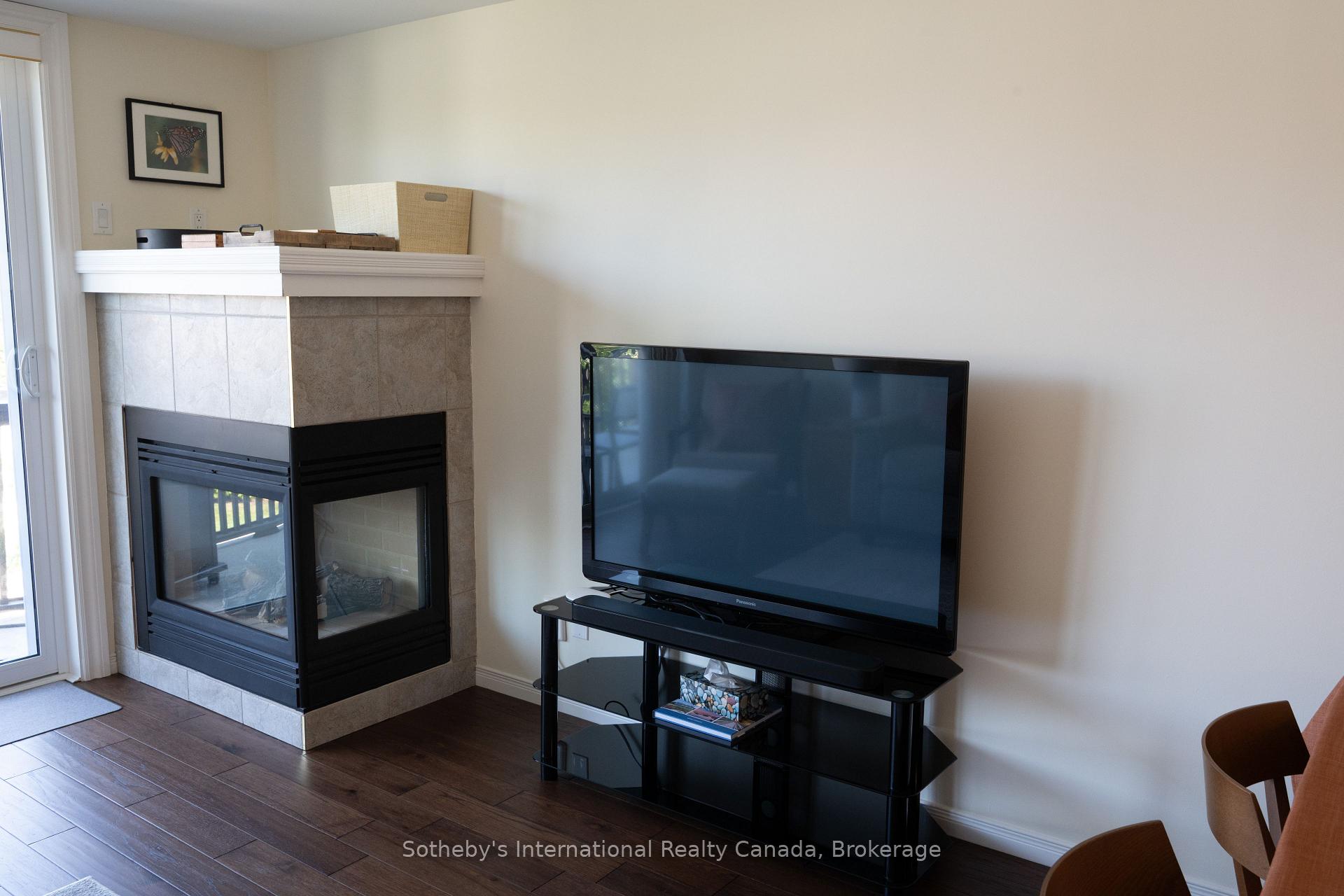 Photo 13 of 465 Mariners Way, Collingwood — HOMEH