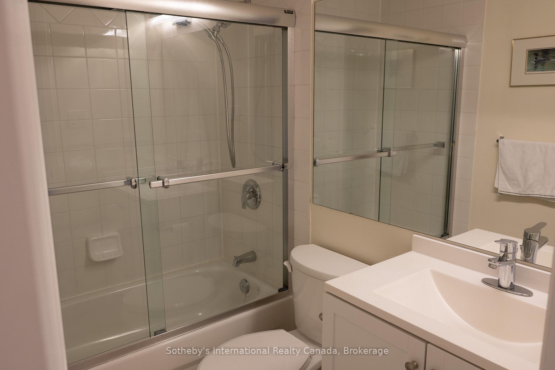 Photo 16 of 465 Mariners Way, Collingwood — HOMEH