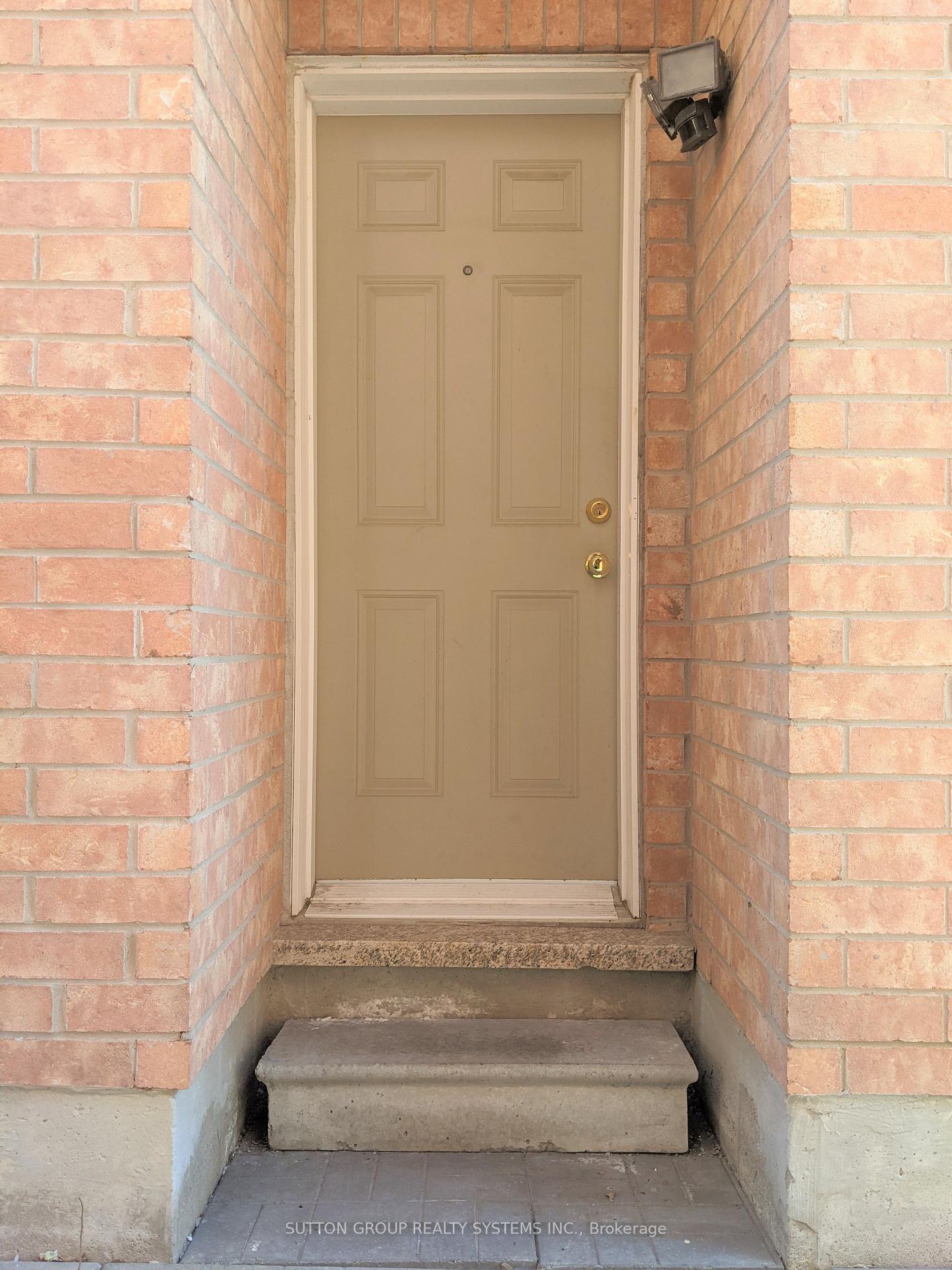 Photo 2 of Unit Lower, 18 Worthington Avenue, Brampton, Fletcher's Meadow — HOMEH