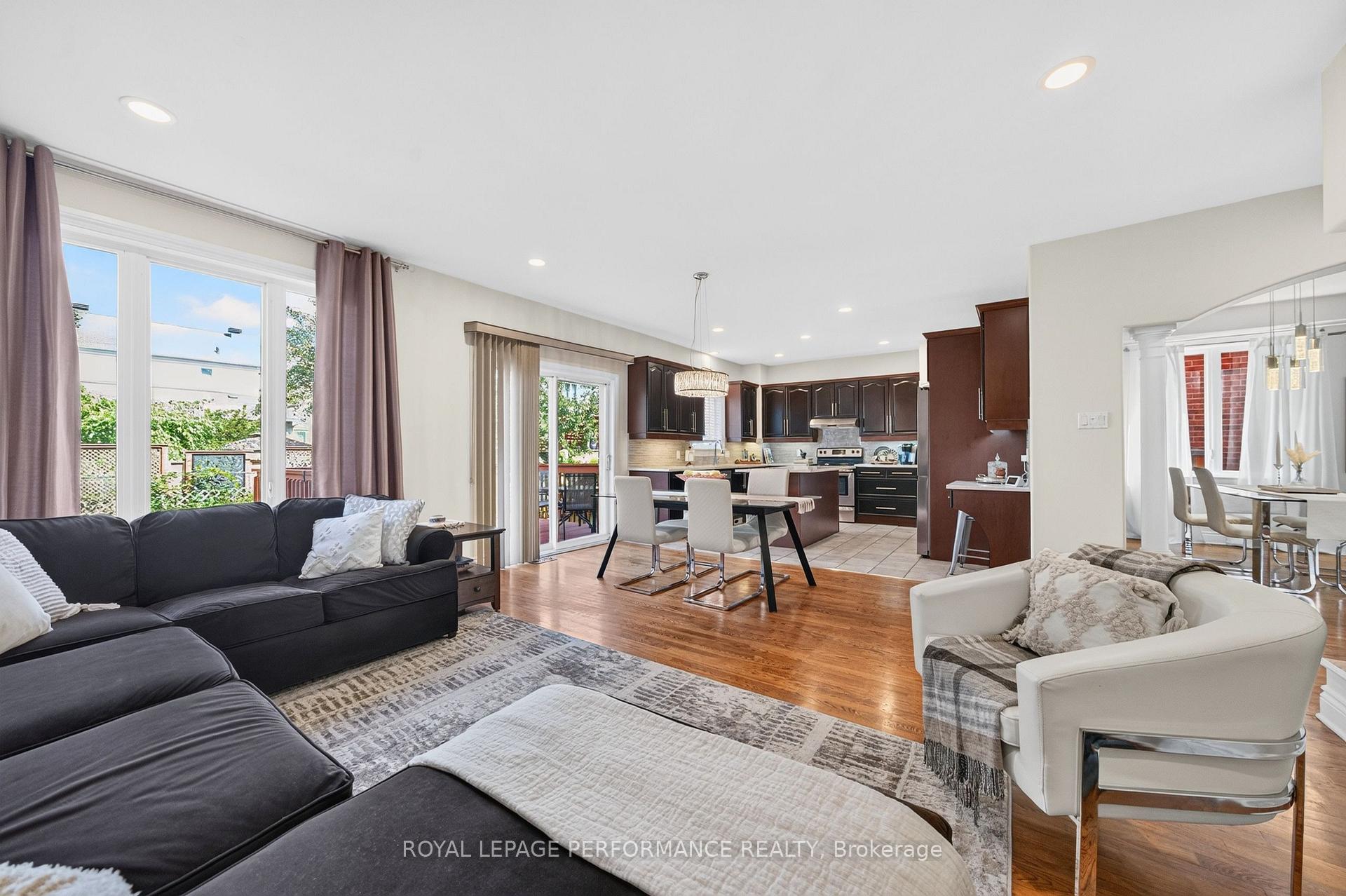 Photo 15 of 22 Monet Court, Ottawa, Upper Hunt Club — HOMEH