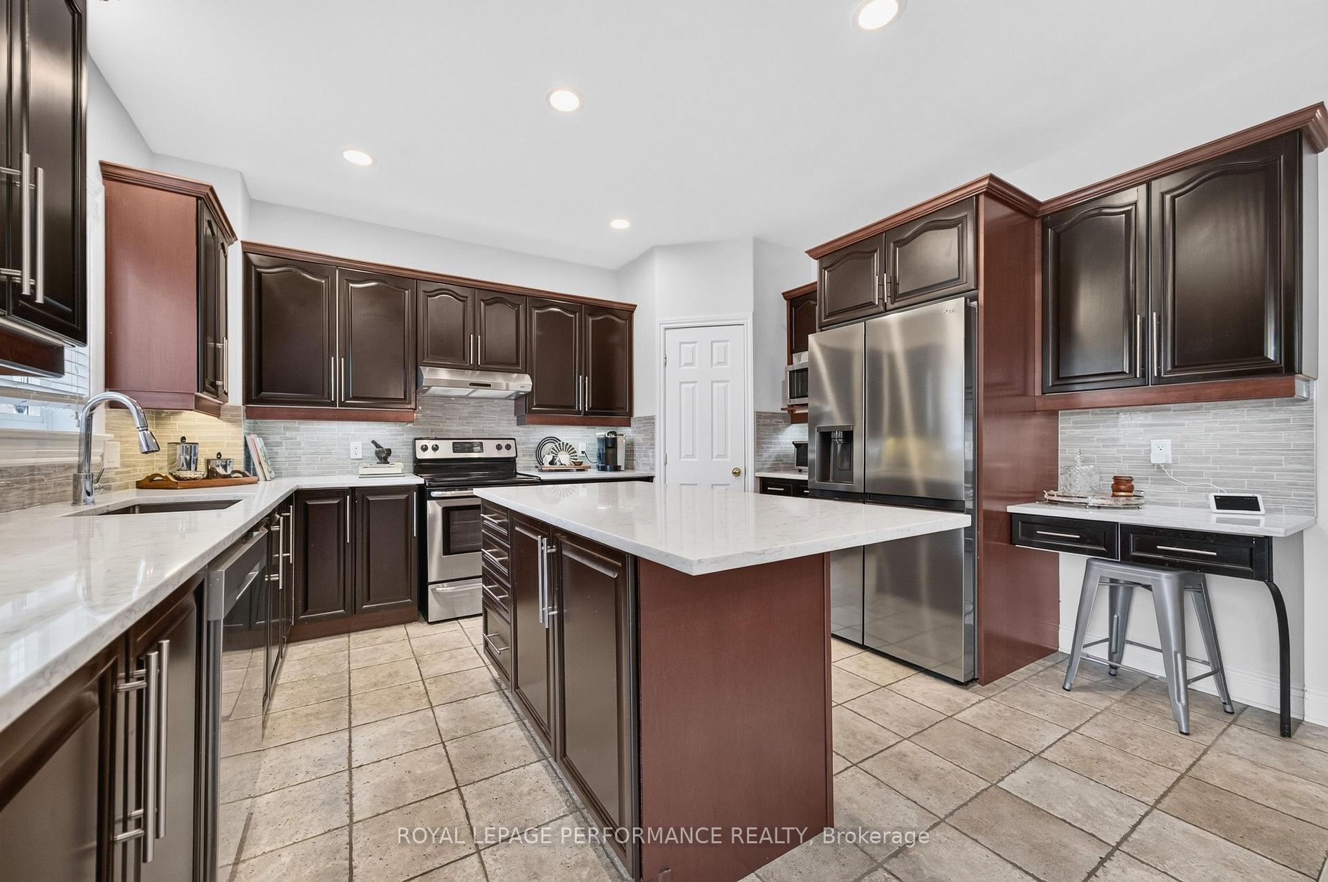 Photo 18 of 22 Monet Court, Ottawa, Upper Hunt Club — HOMEH