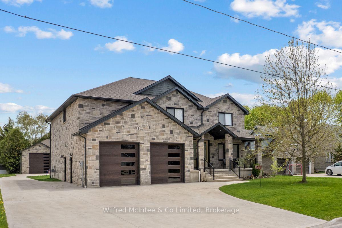 Photo of 72 Victoria Street S